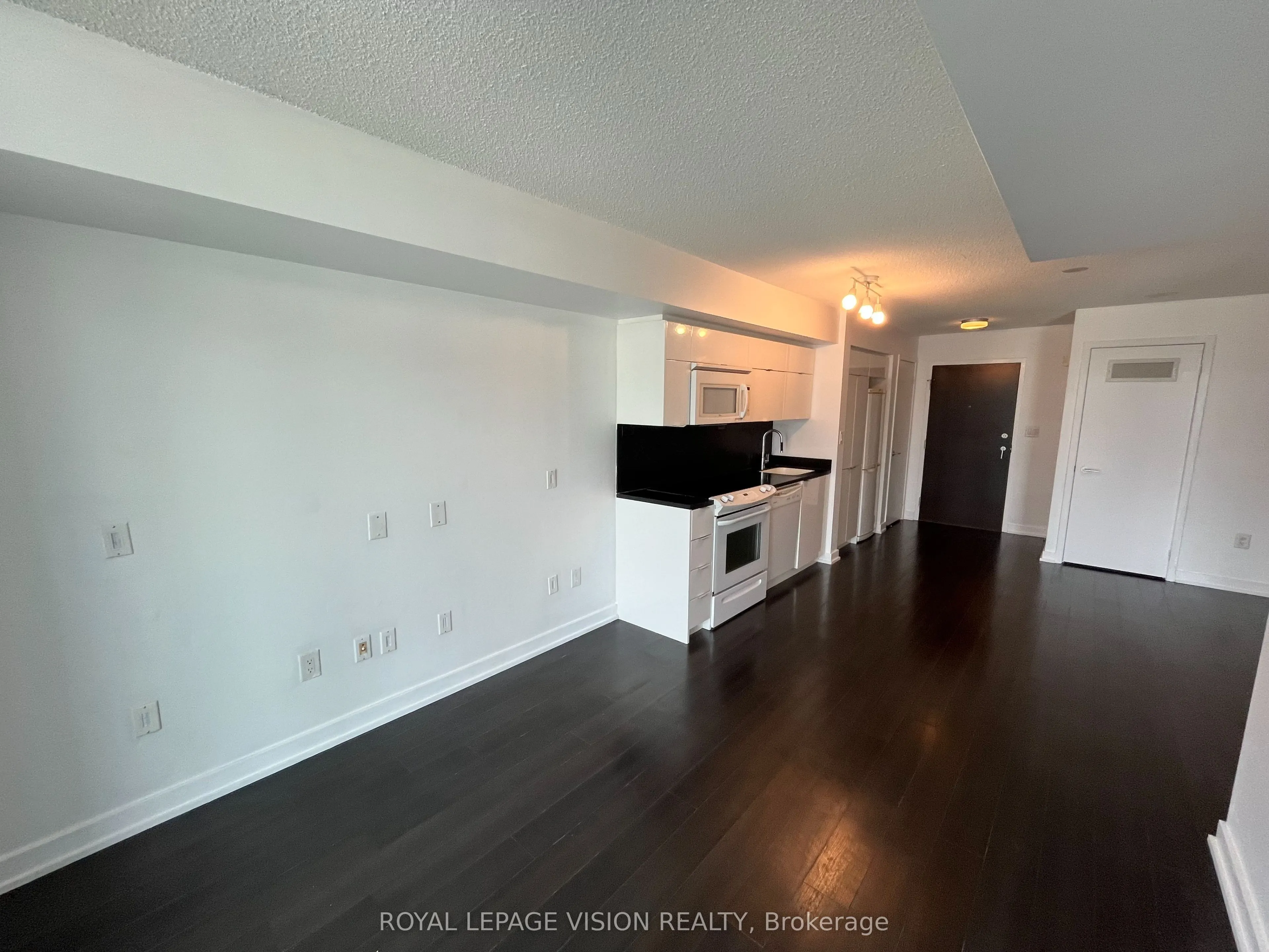 151 Dan Leckie Way, #917