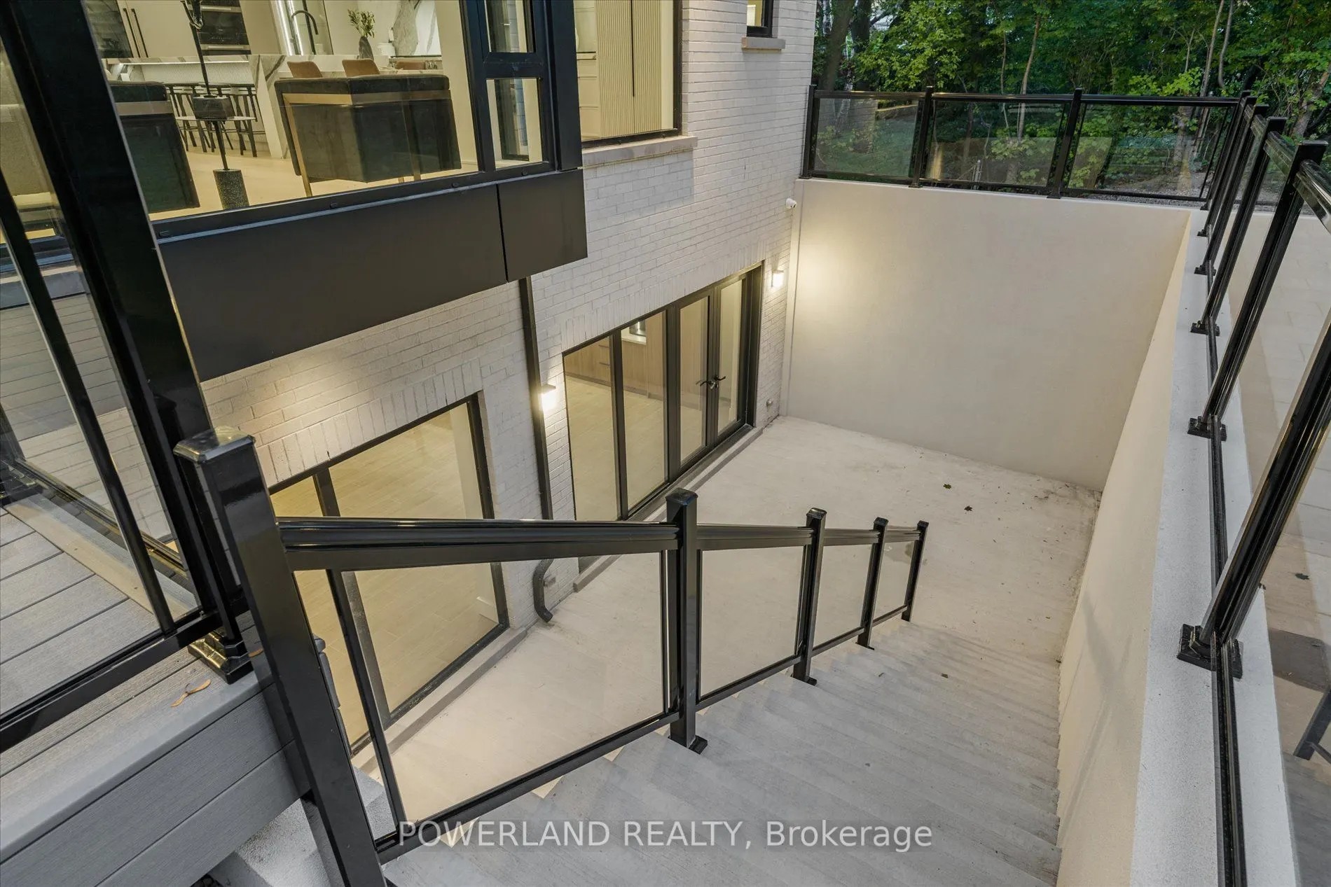 53 Whittaker Crescent