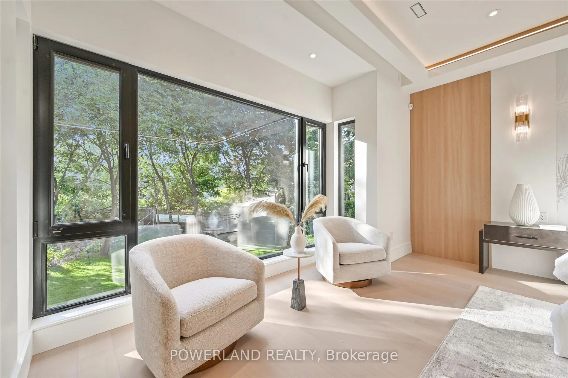 53 Whittaker Crescent
