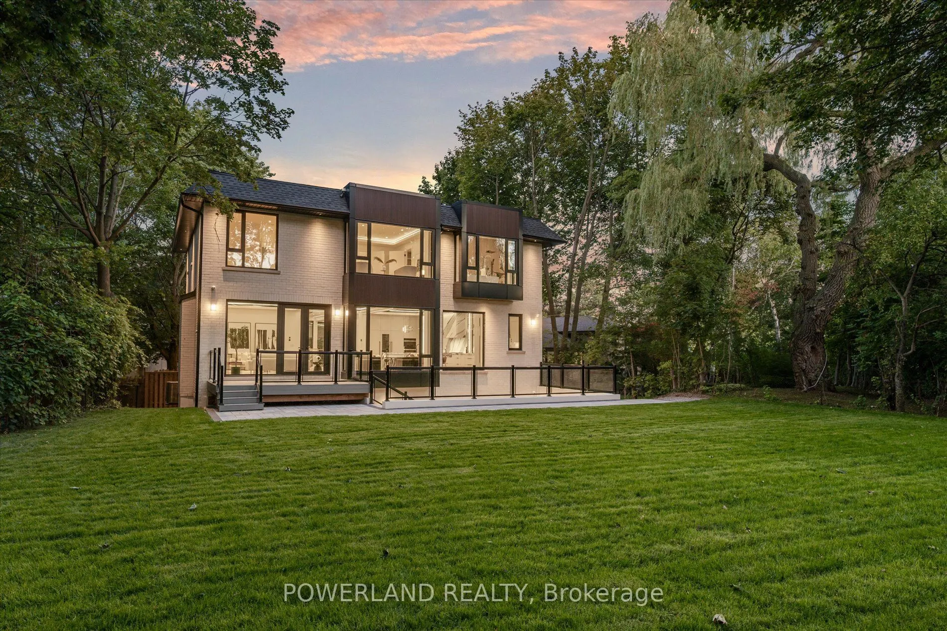 53 Whittaker Crescent