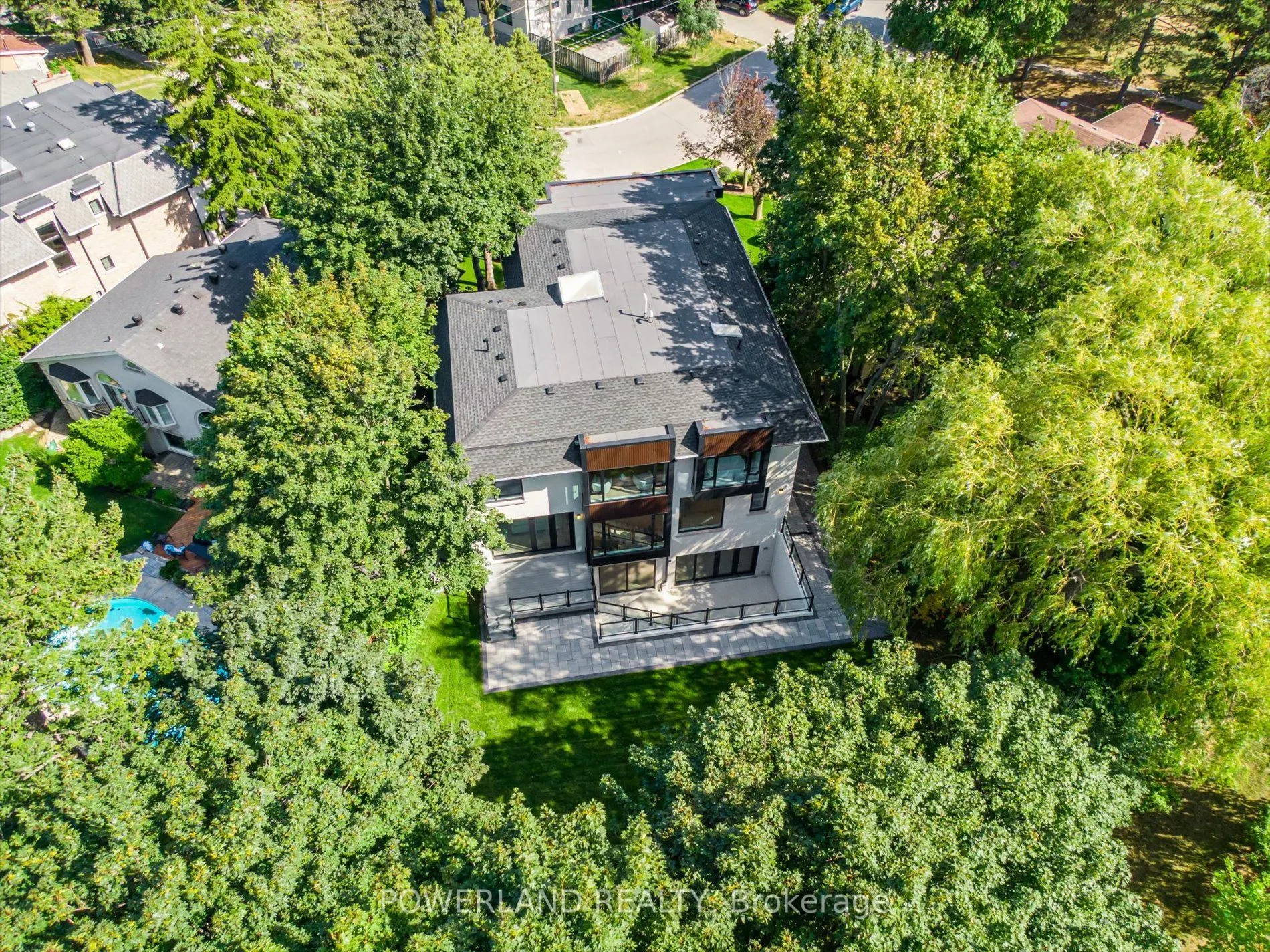 53 Whittaker Crescent