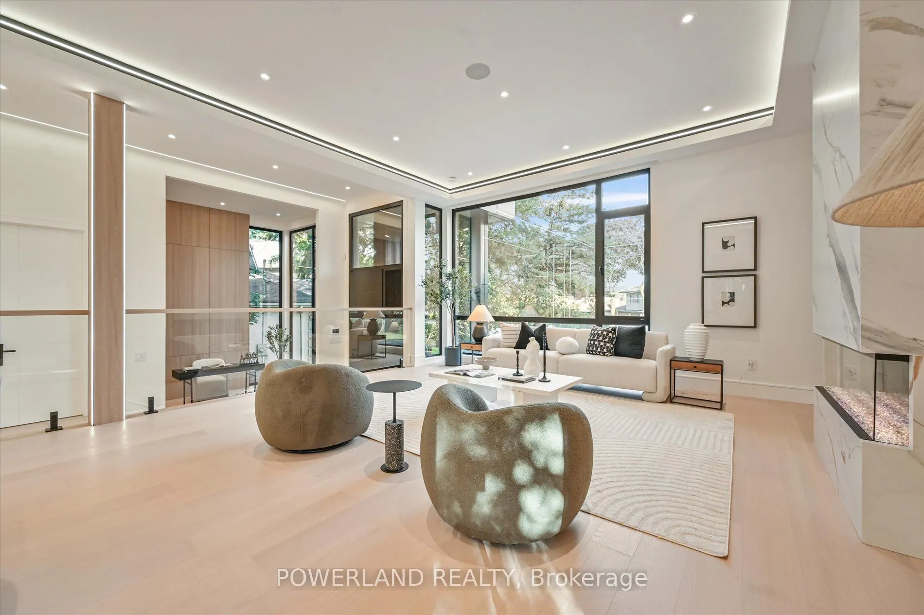 53 Whittaker Crescent