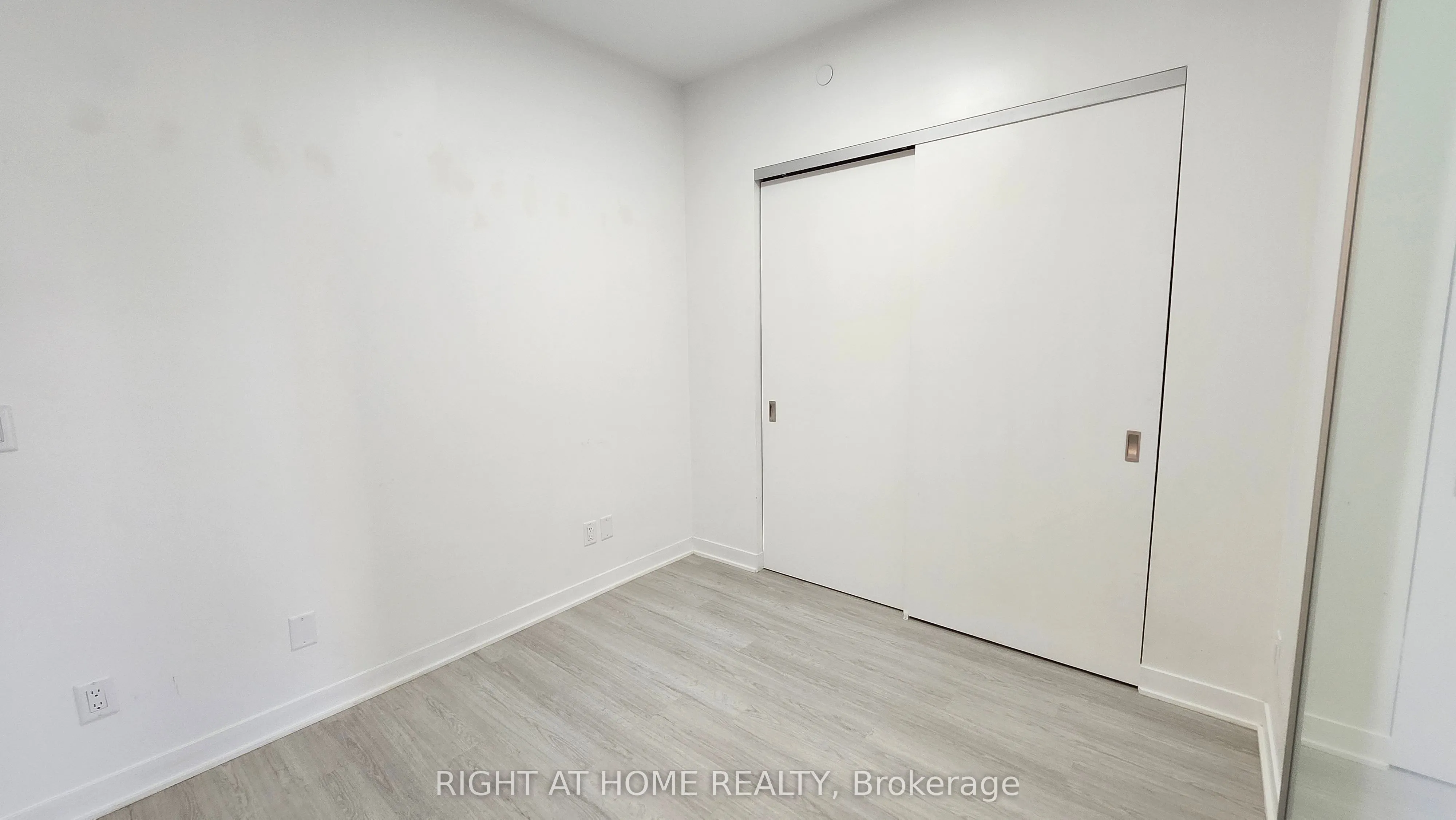 185 Alberta Avenue, #406