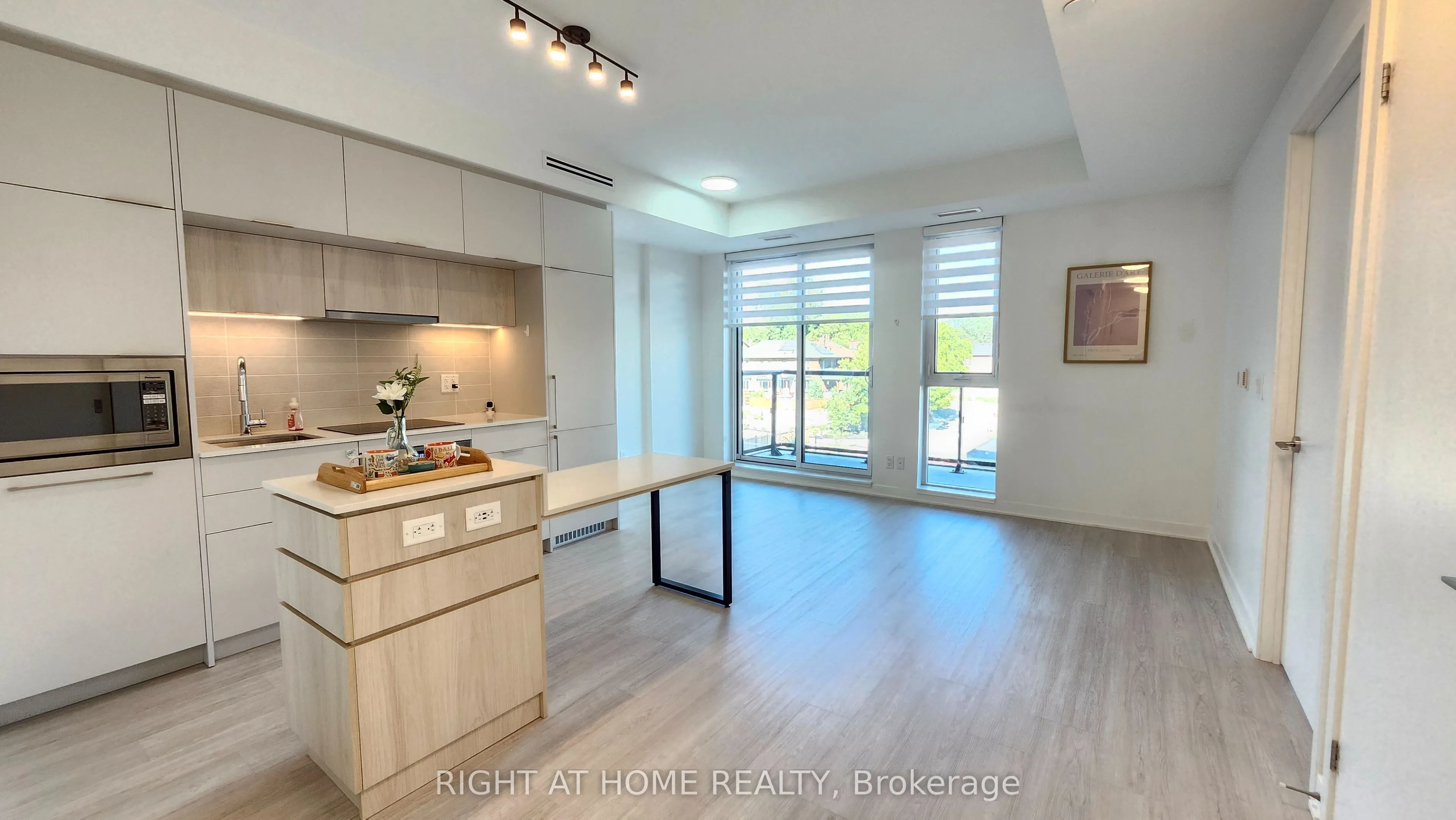 185 Alberta Avenue, #406