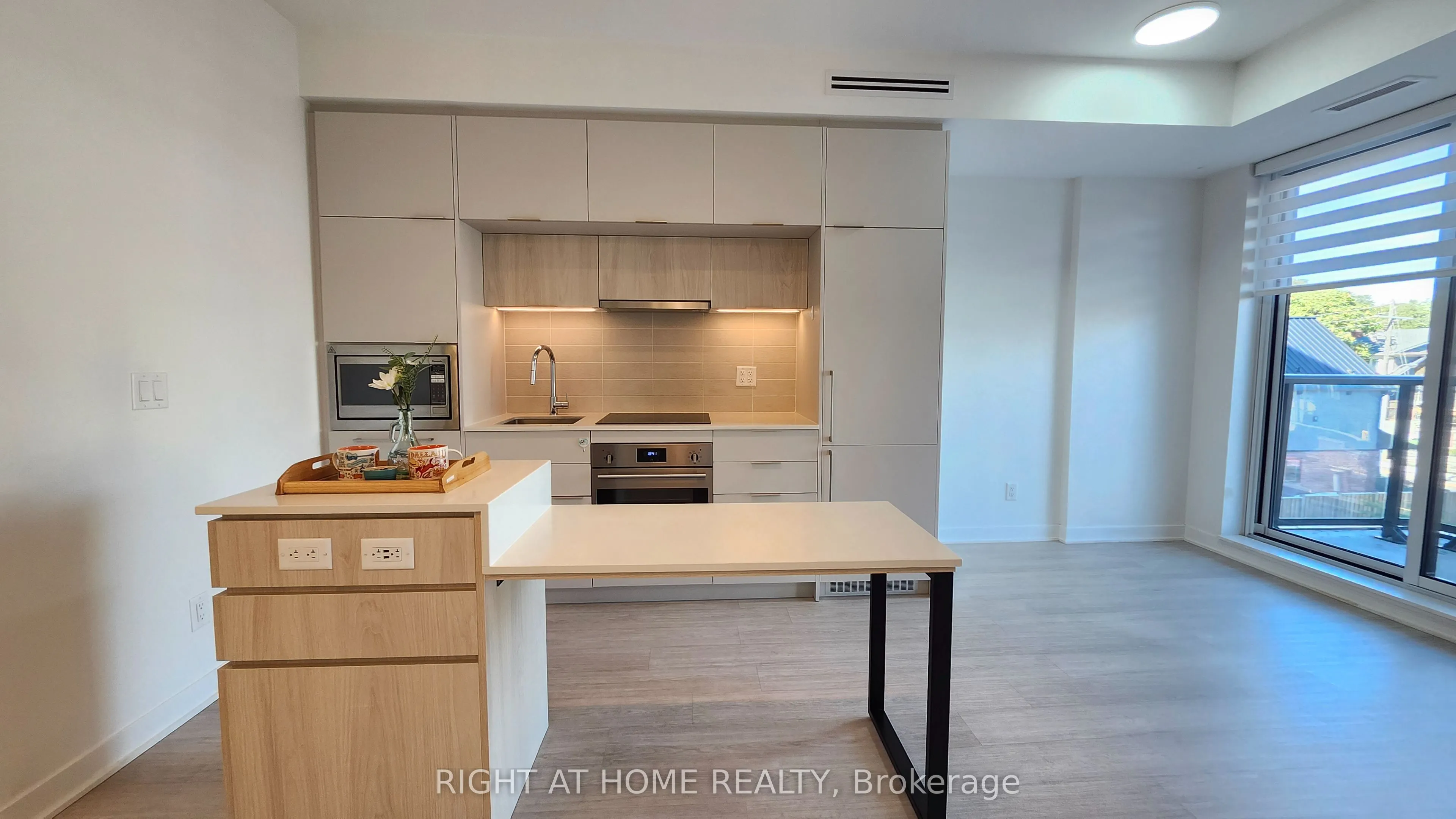 185 Alberta Avenue, #406