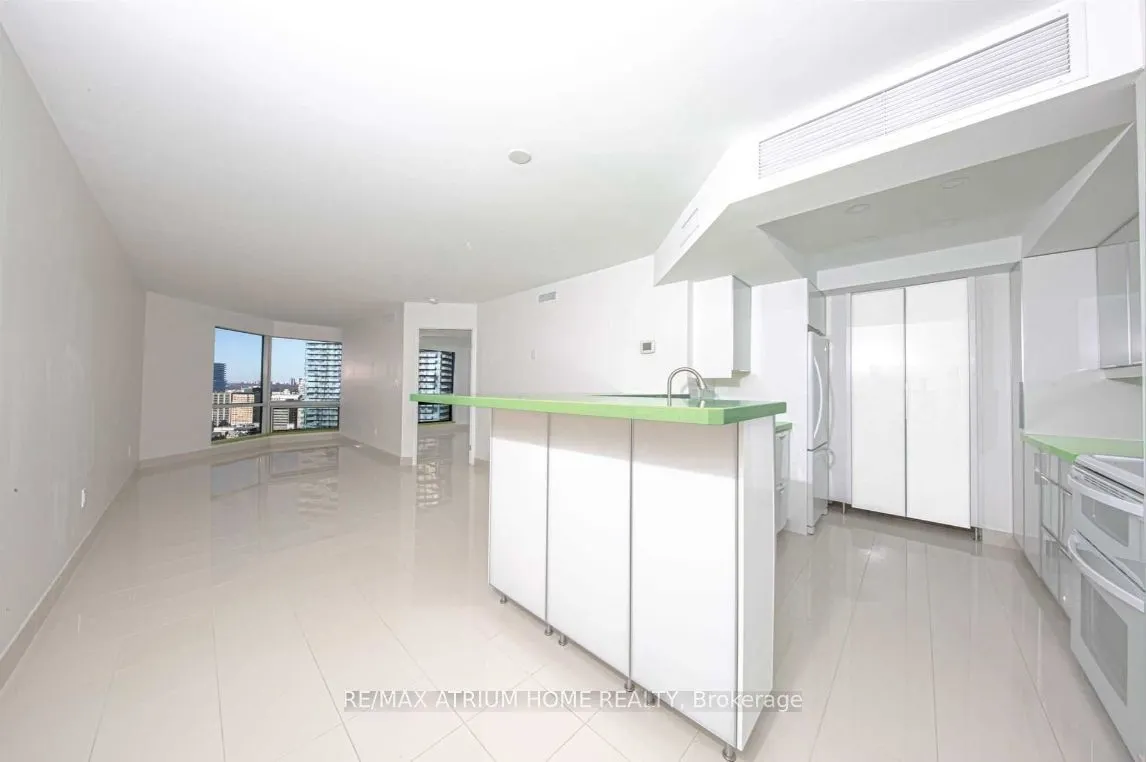 1001 Bay Street, #2712
