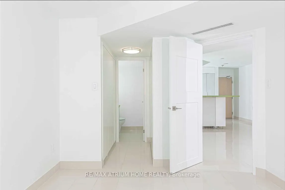 1001 Bay Street, #2712