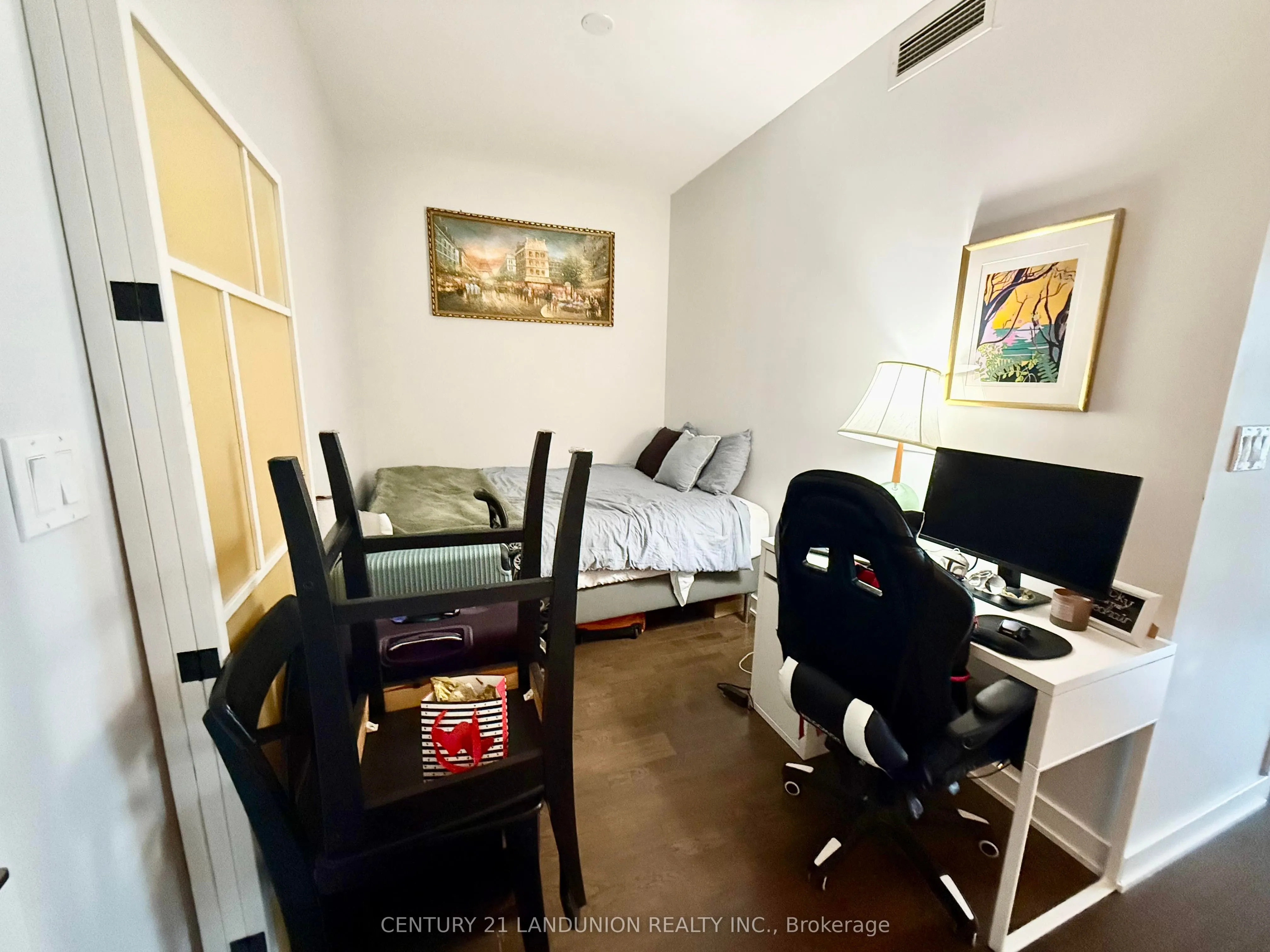 126 Simcoe Street, #1505