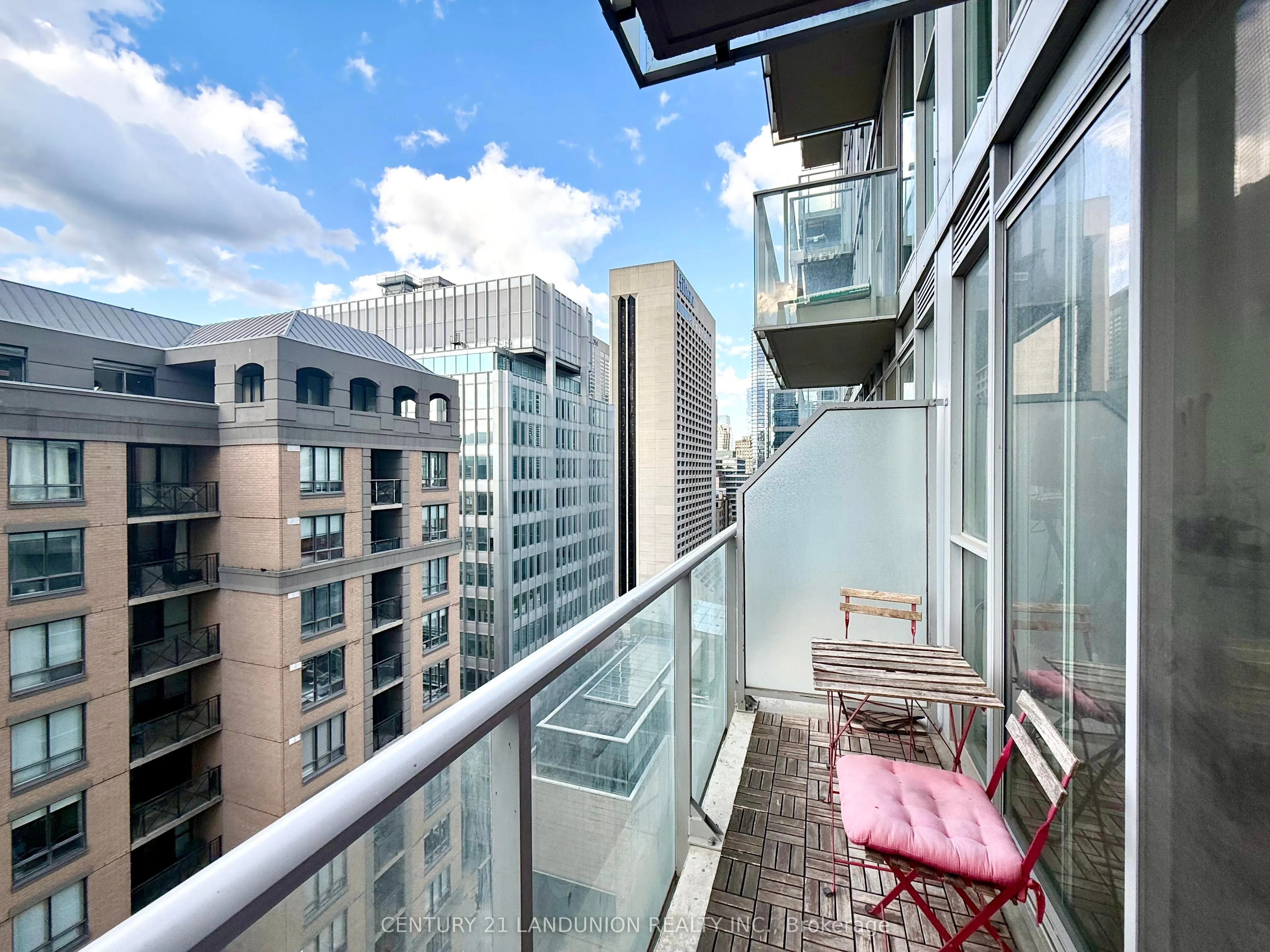 126 Simcoe Street, #1505
