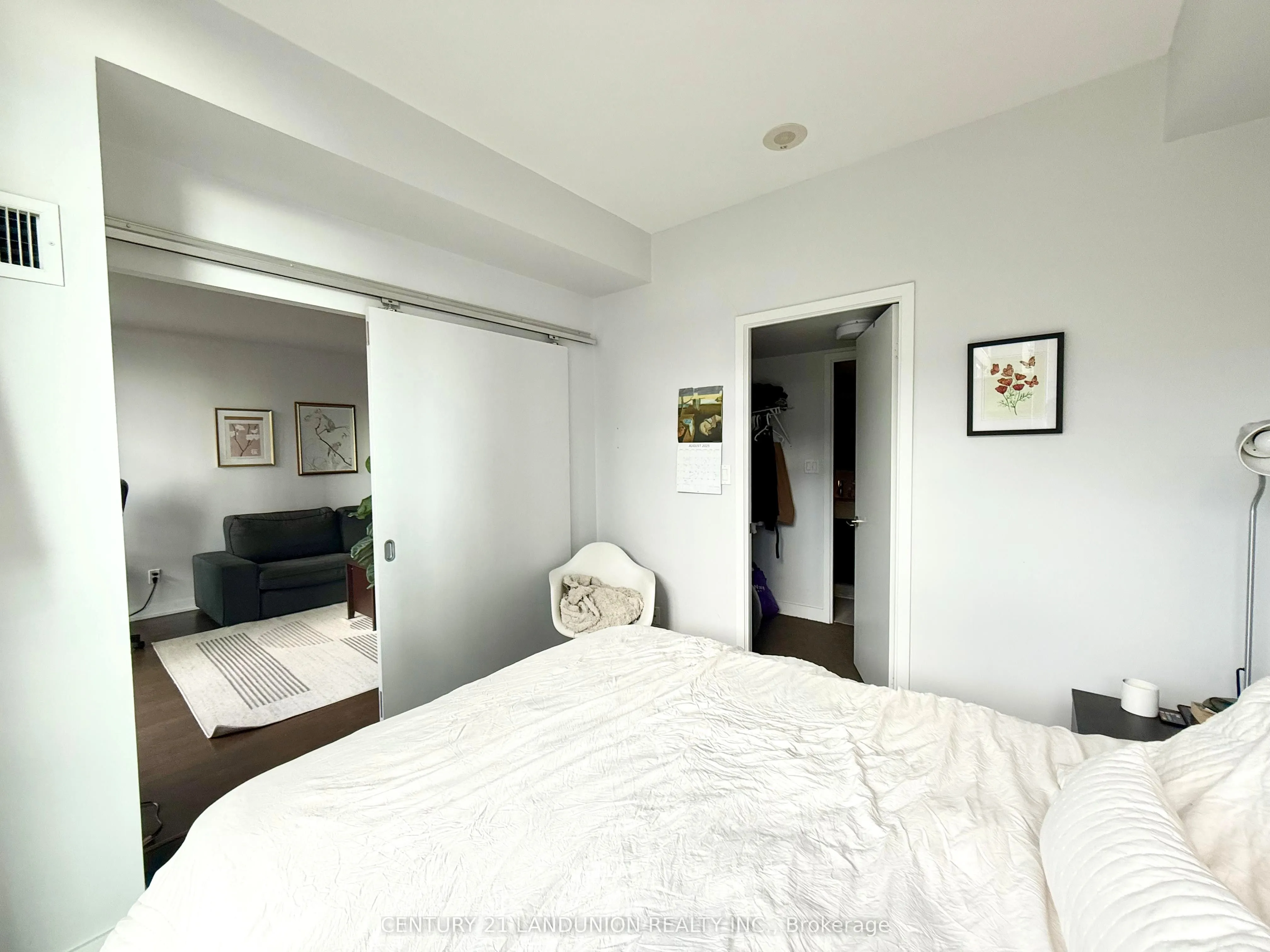 126 Simcoe Street, #1505