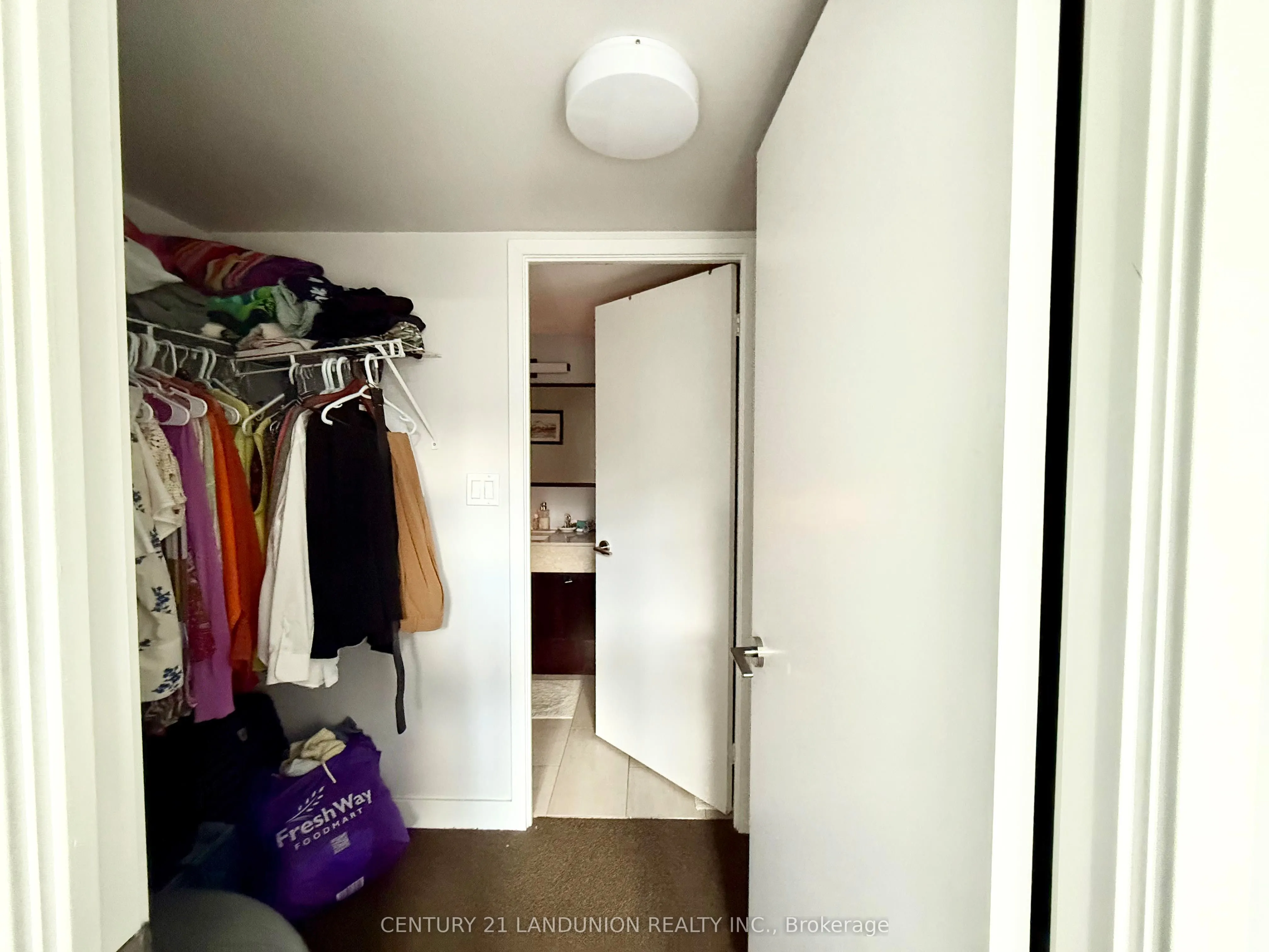 126 Simcoe Street, #1505