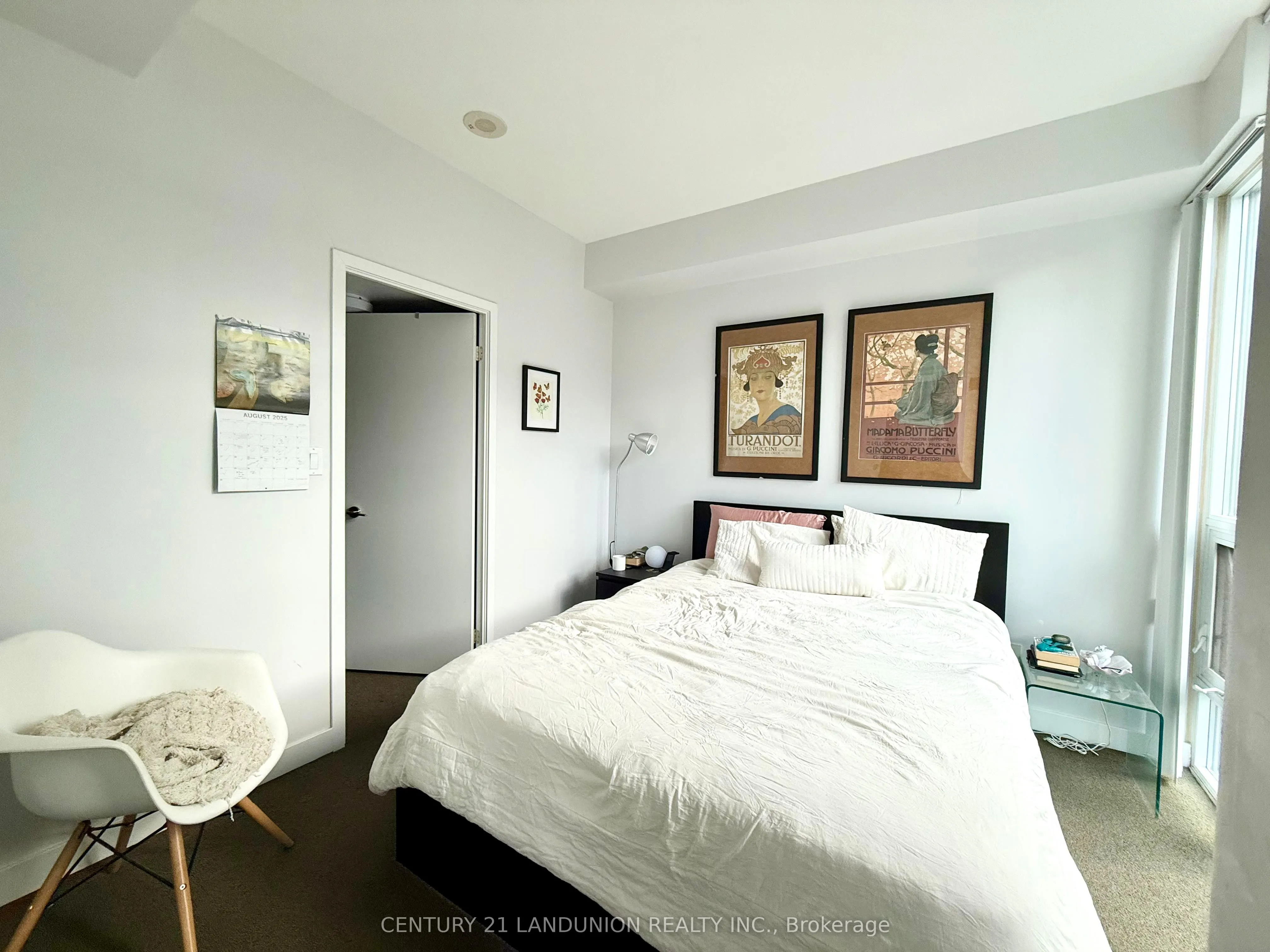 126 Simcoe Street, #1505