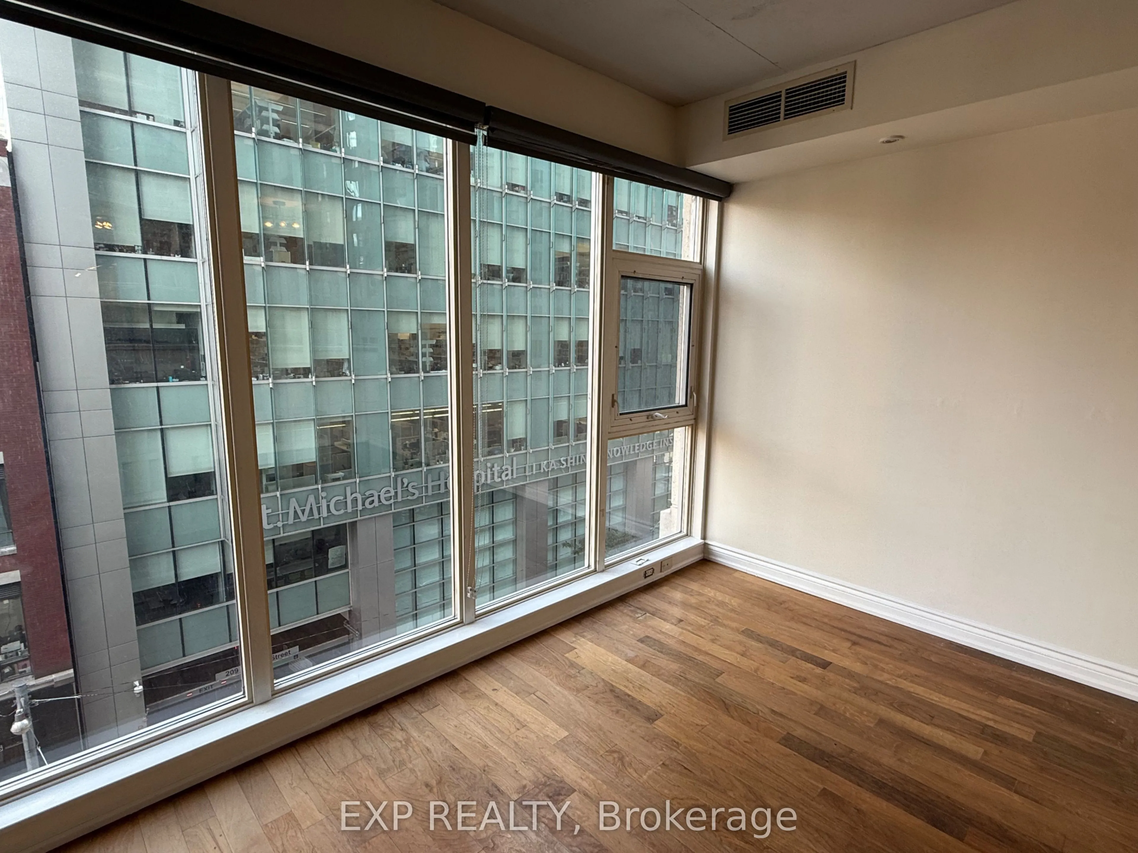 220 Victoria Street, #602