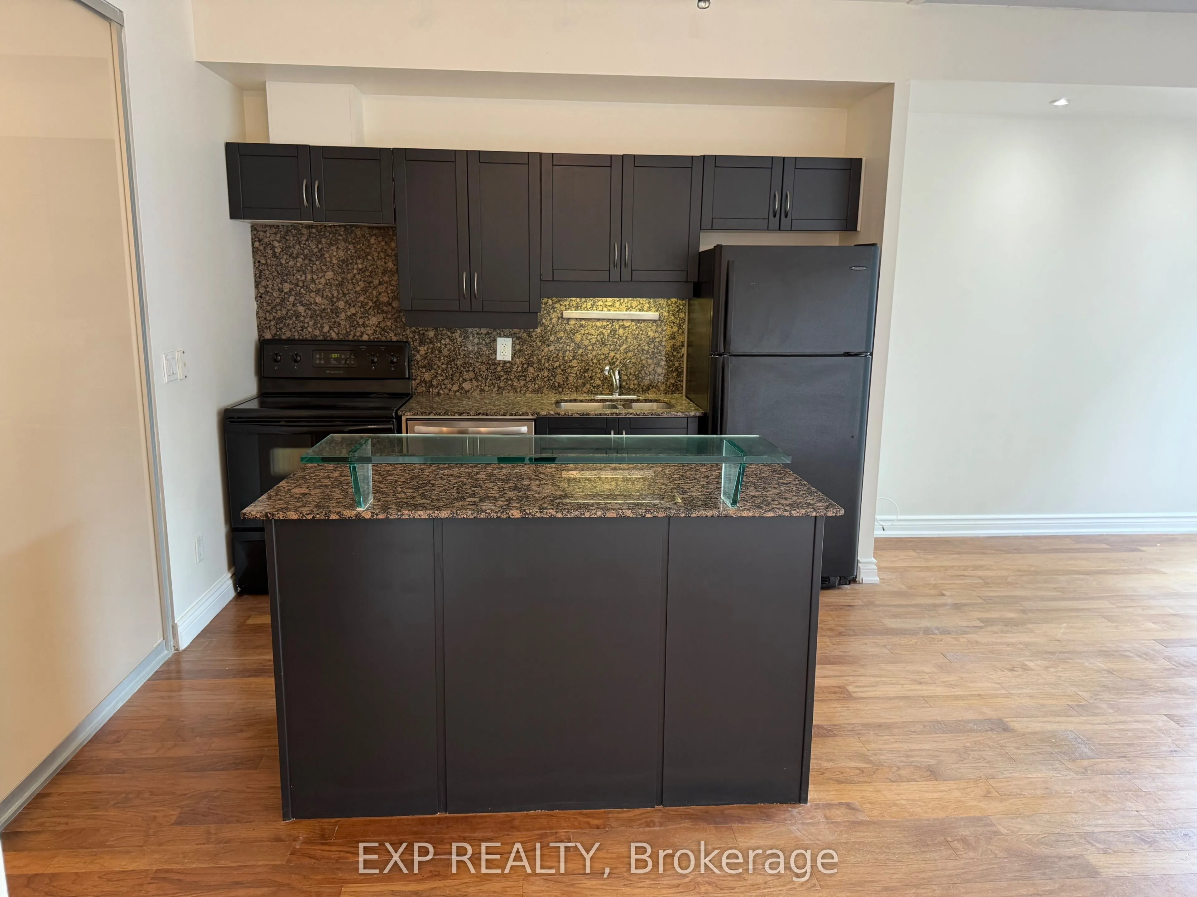 220 Victoria Street, #602