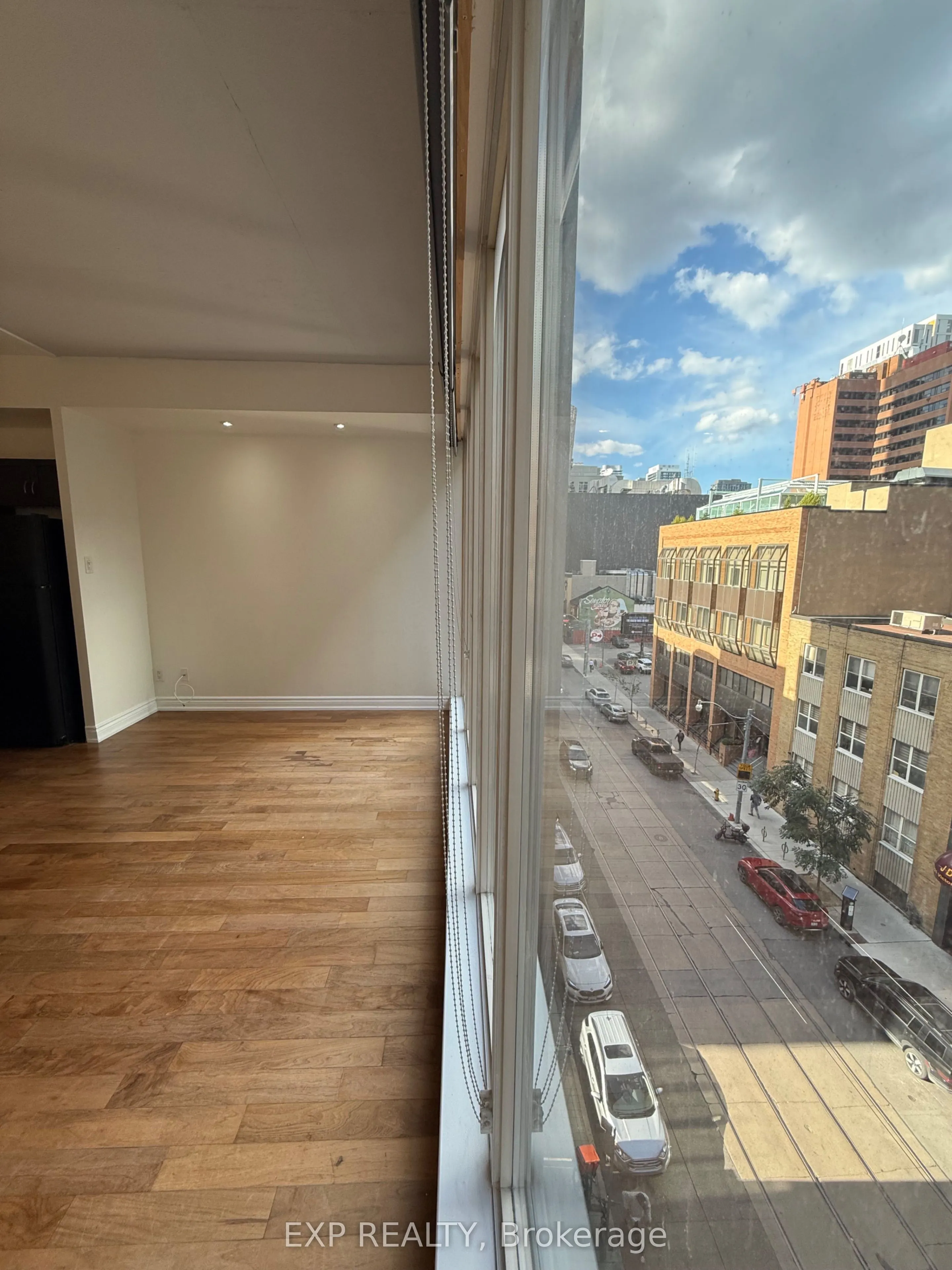 220 Victoria Street, #602