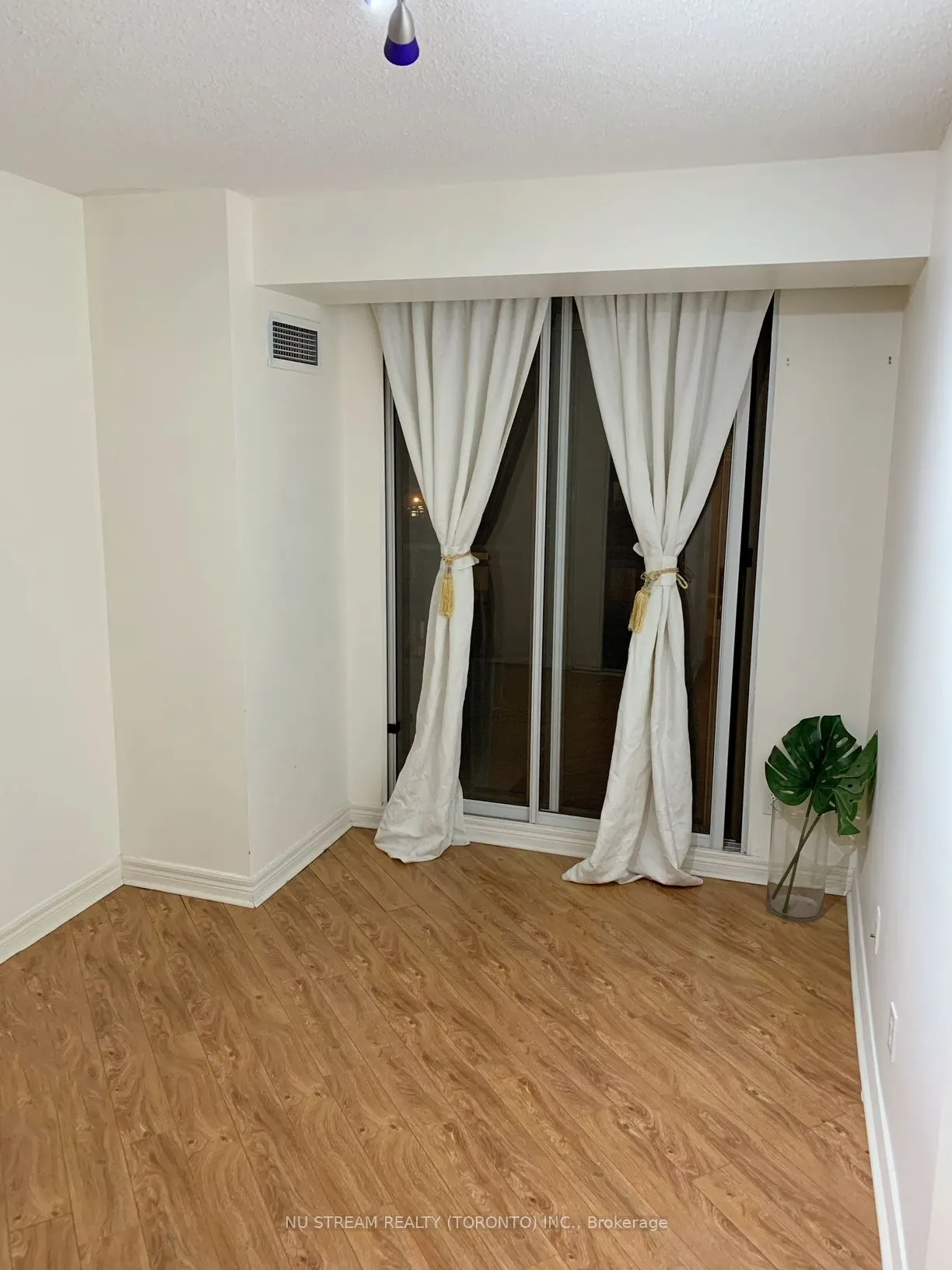 256 Doris Avenue, #1003