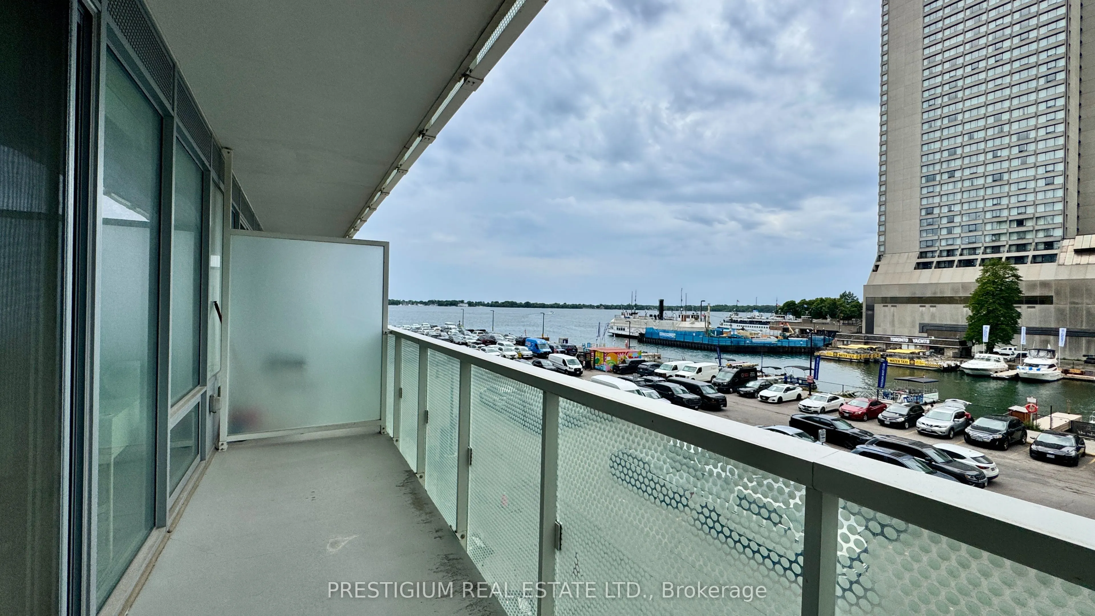 15 Queens Quay E, #216