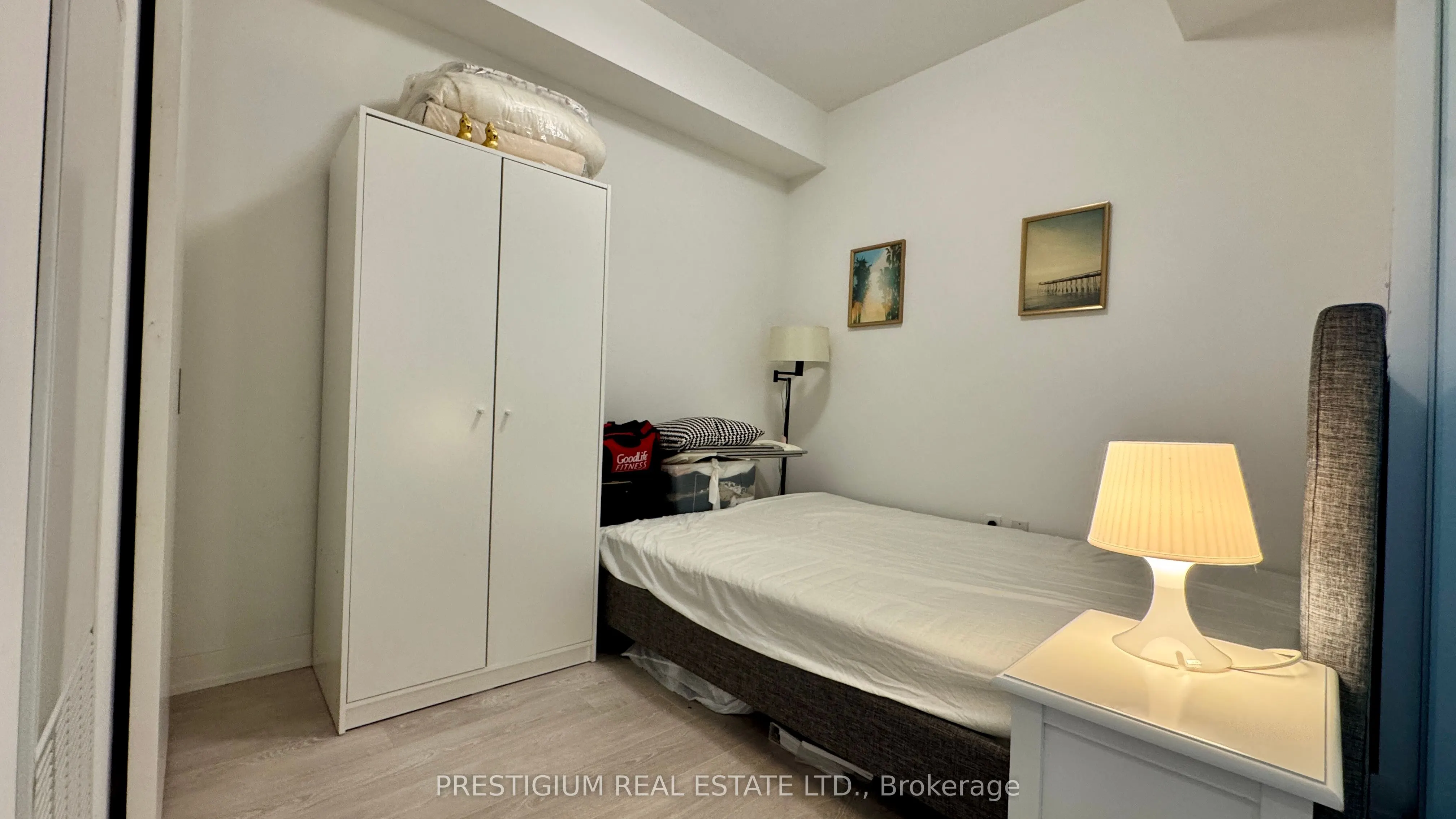 15 Queens Quay E, #216