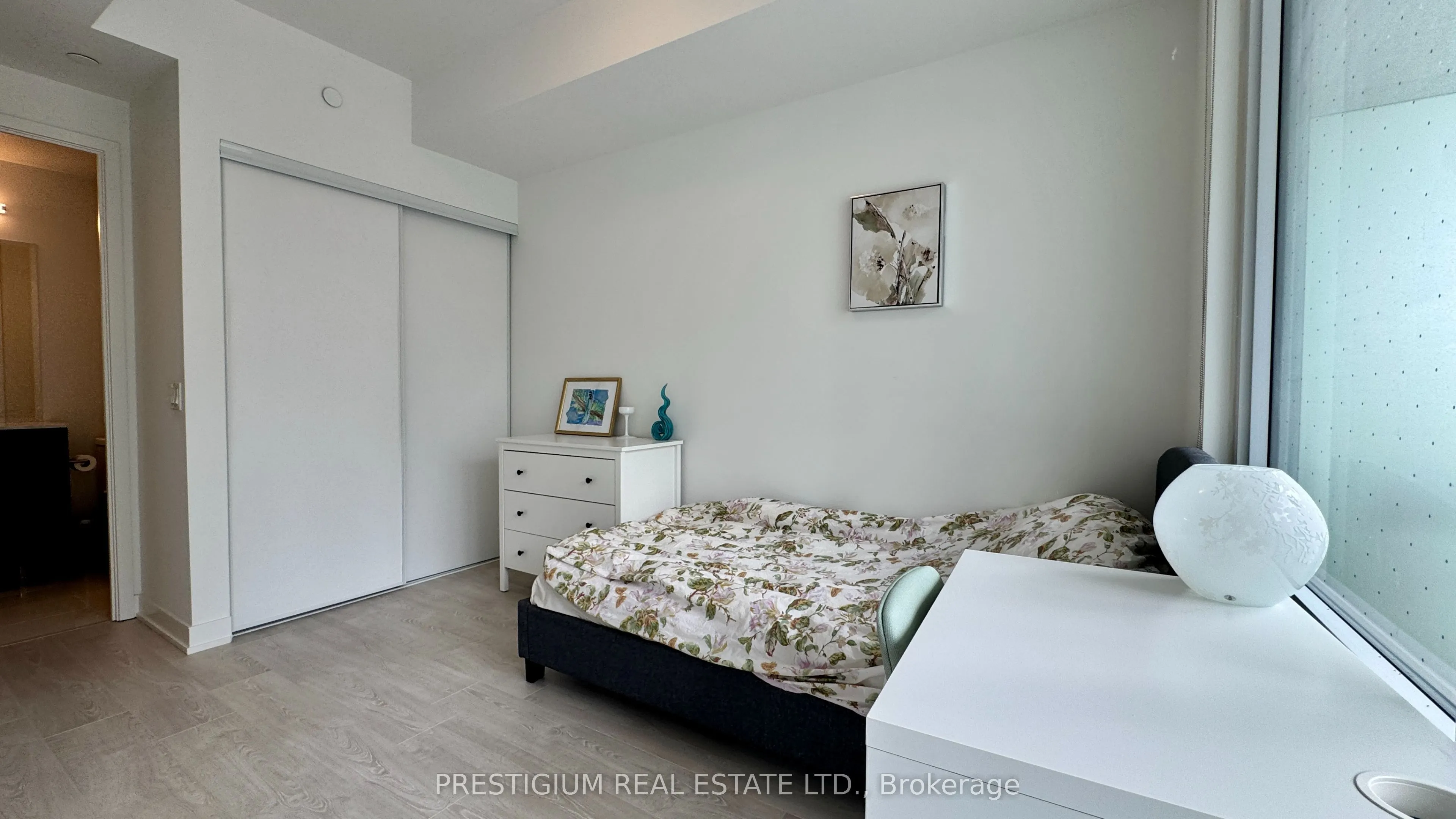 15 Queens Quay E, #216