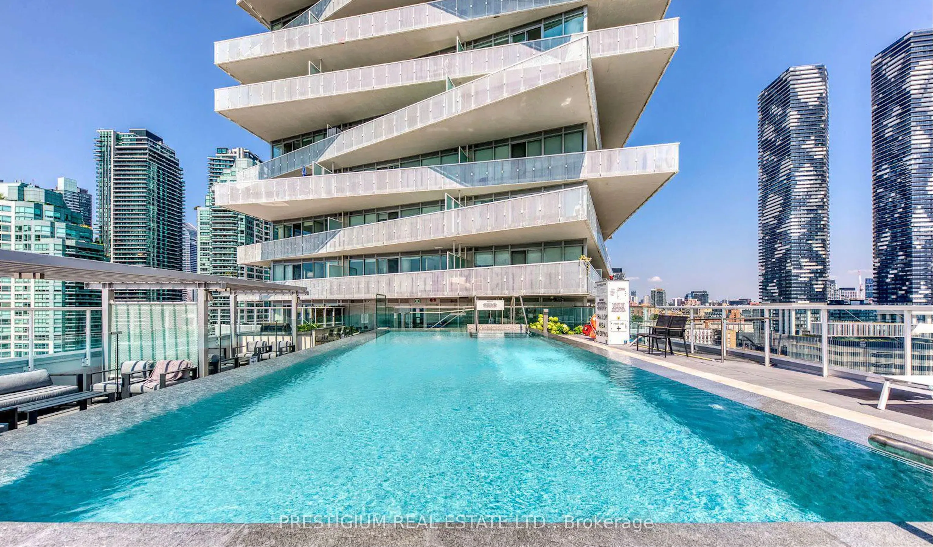 15 Queens Quay E, #216