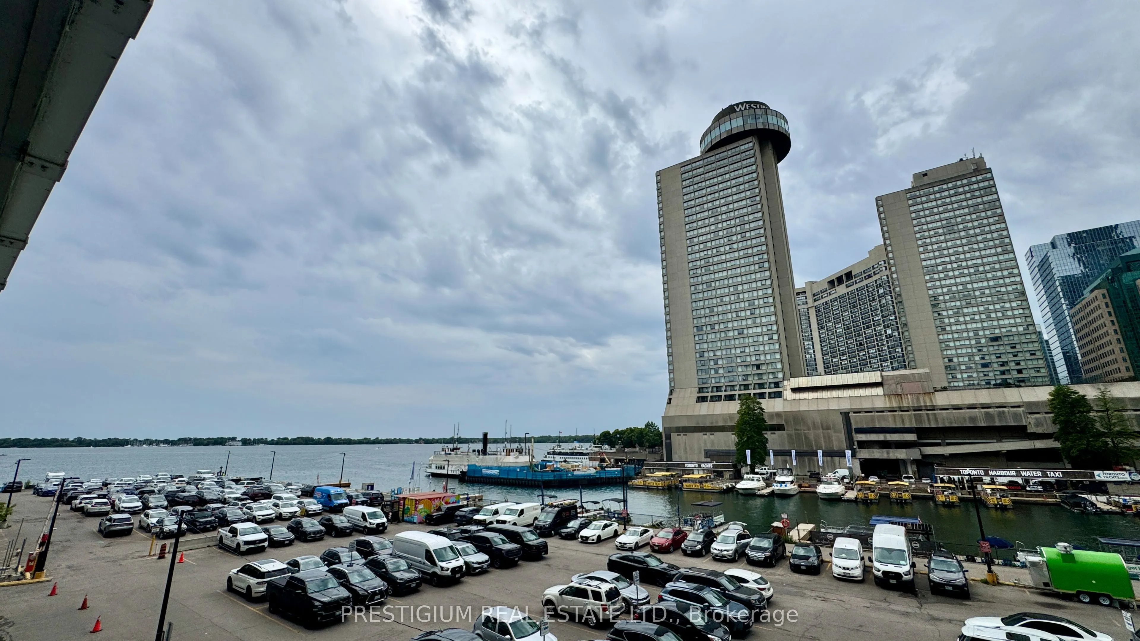 15 Queens Quay E, #216