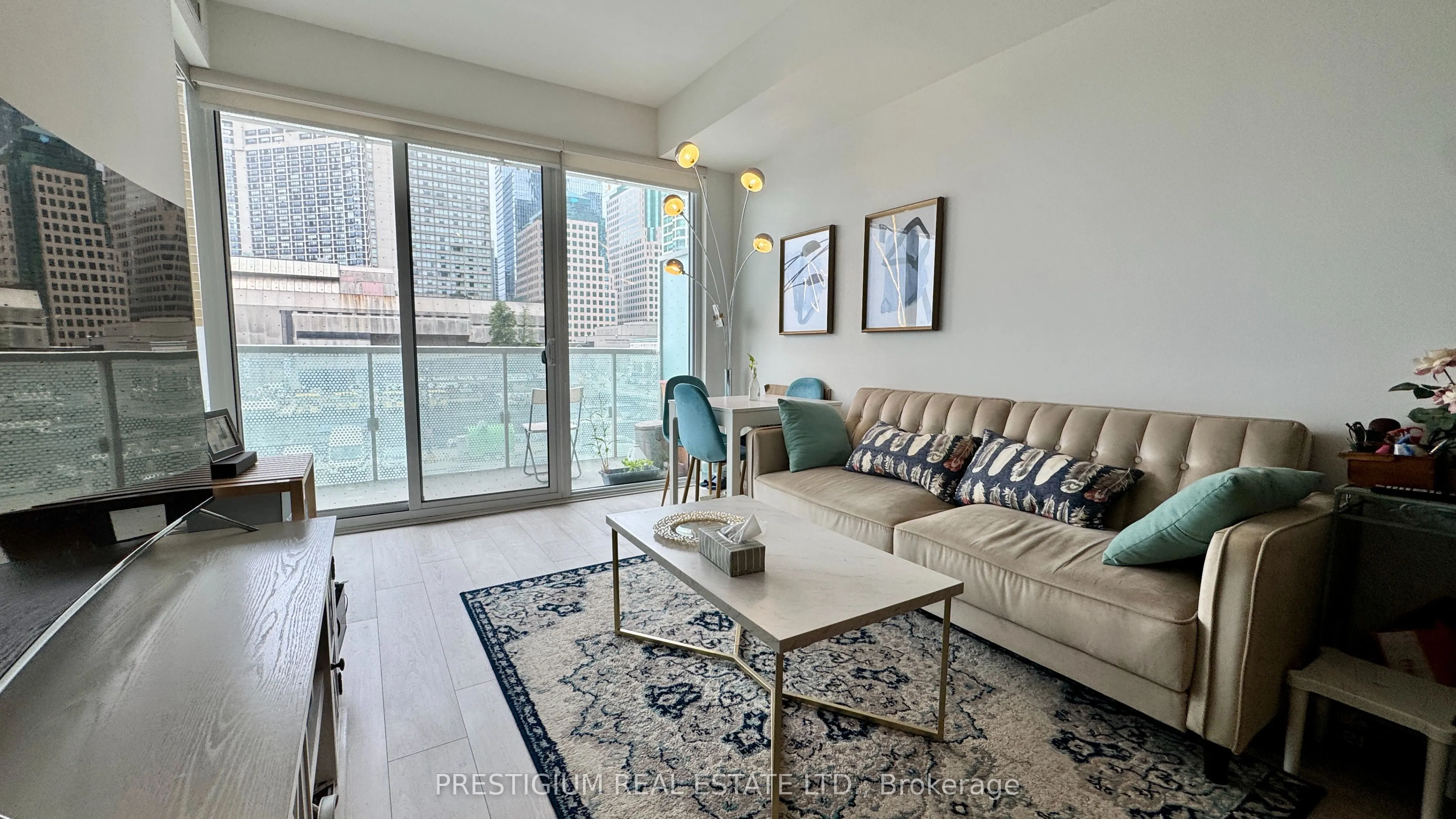 15 Queens Quay E, #216