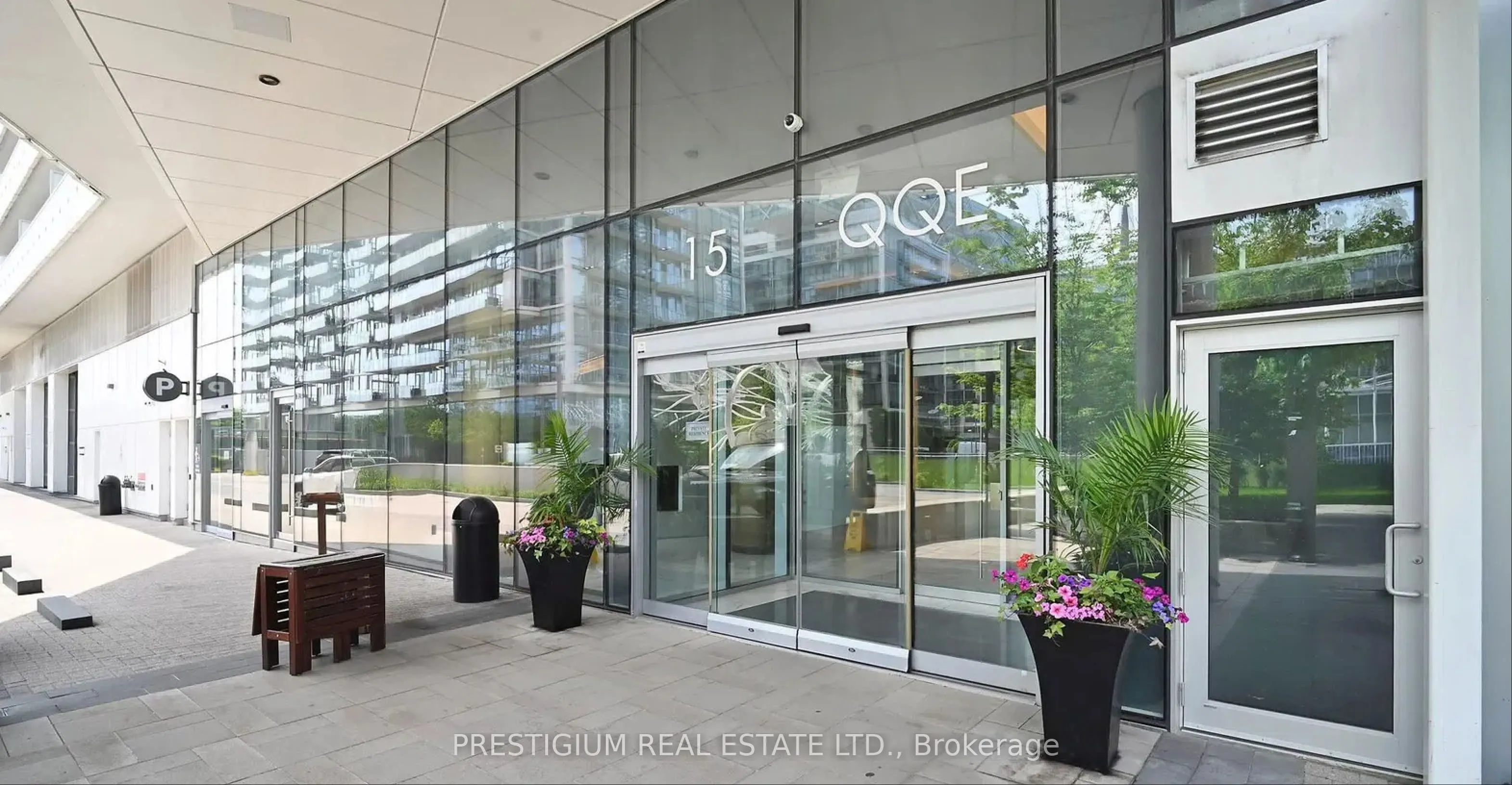 15 Queens Quay E, #216
