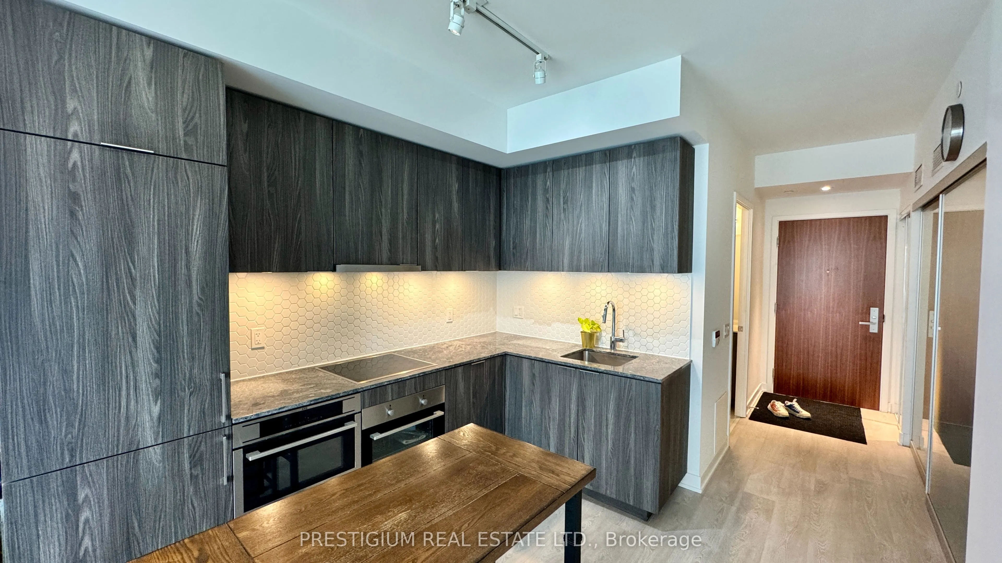 15 Queens Quay E, #216