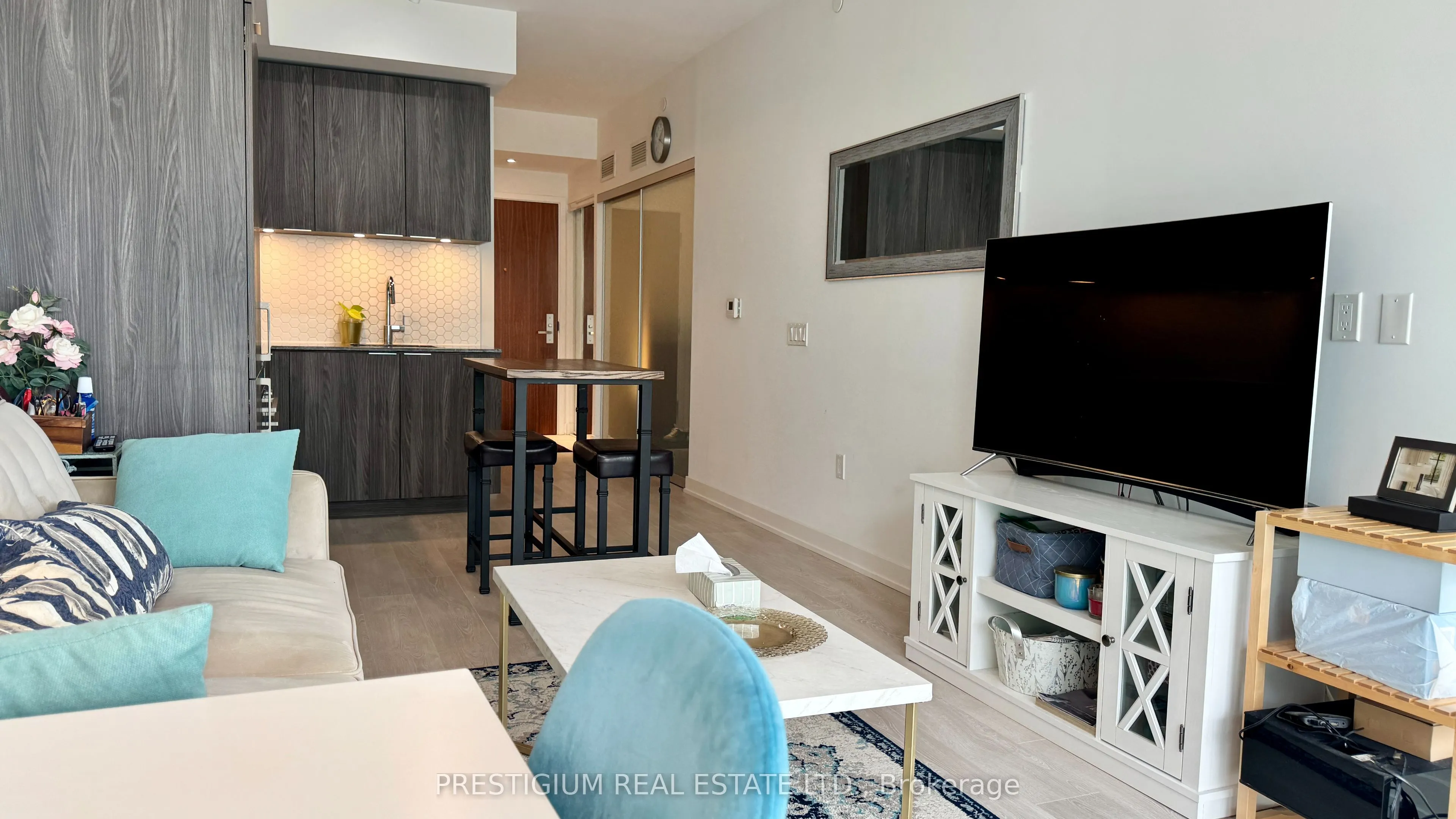 15 Queens Quay E, #216