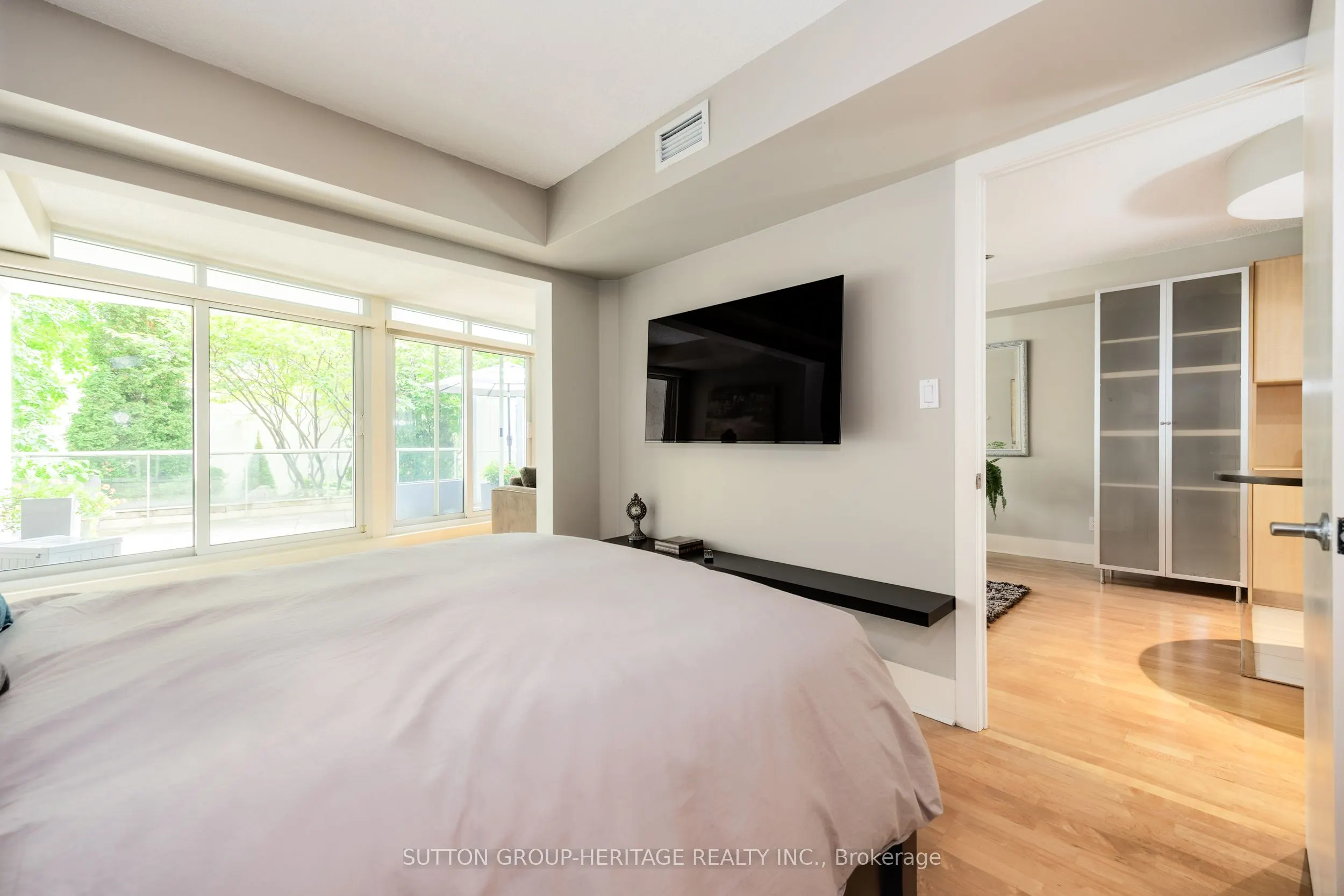 550 Queens Quay W, #126