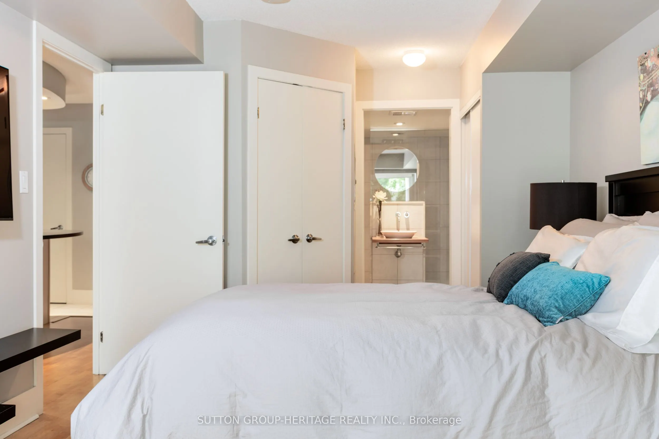 550 Queens Quay W, #126