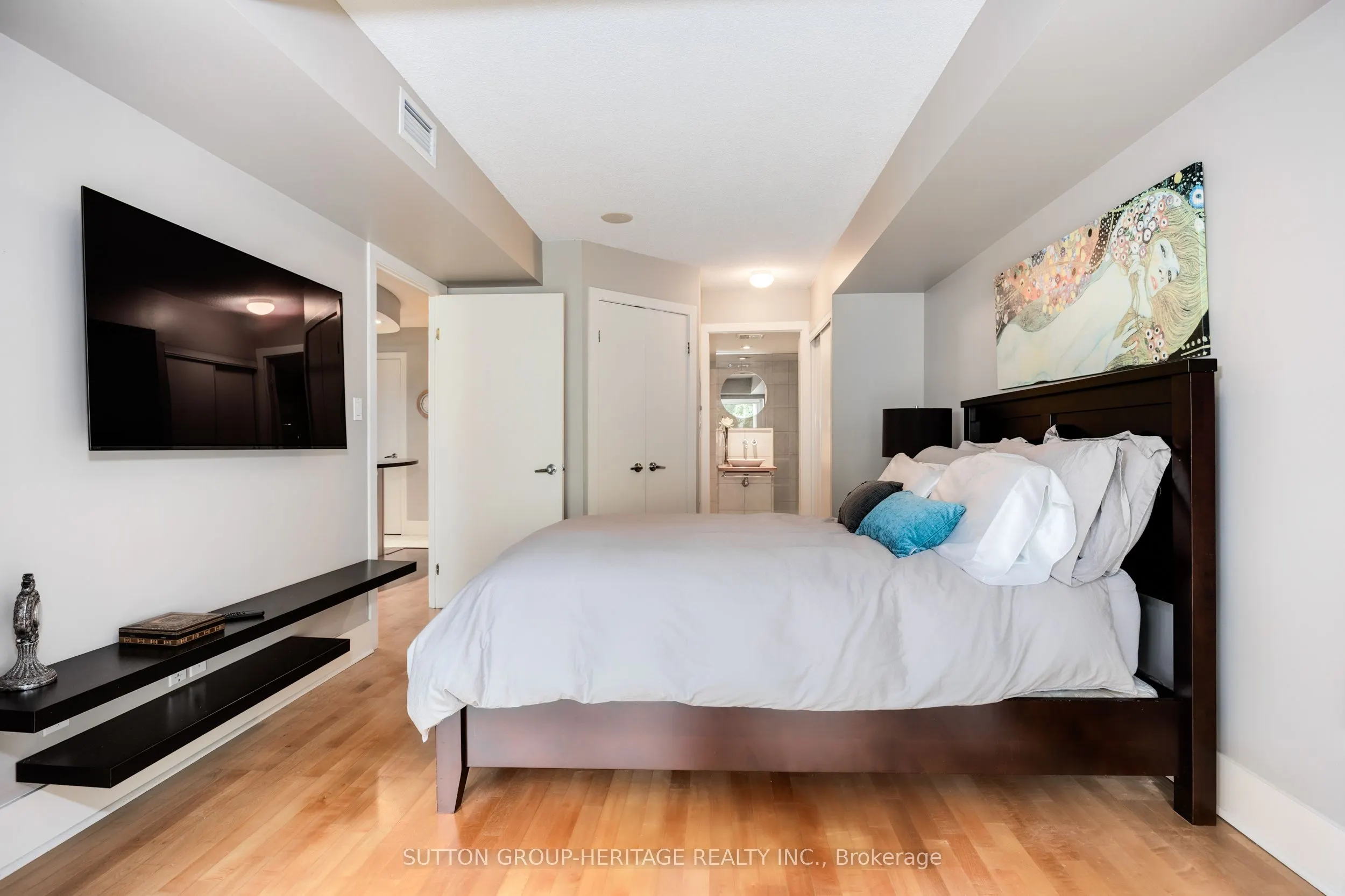 550 Queens Quay W, #126