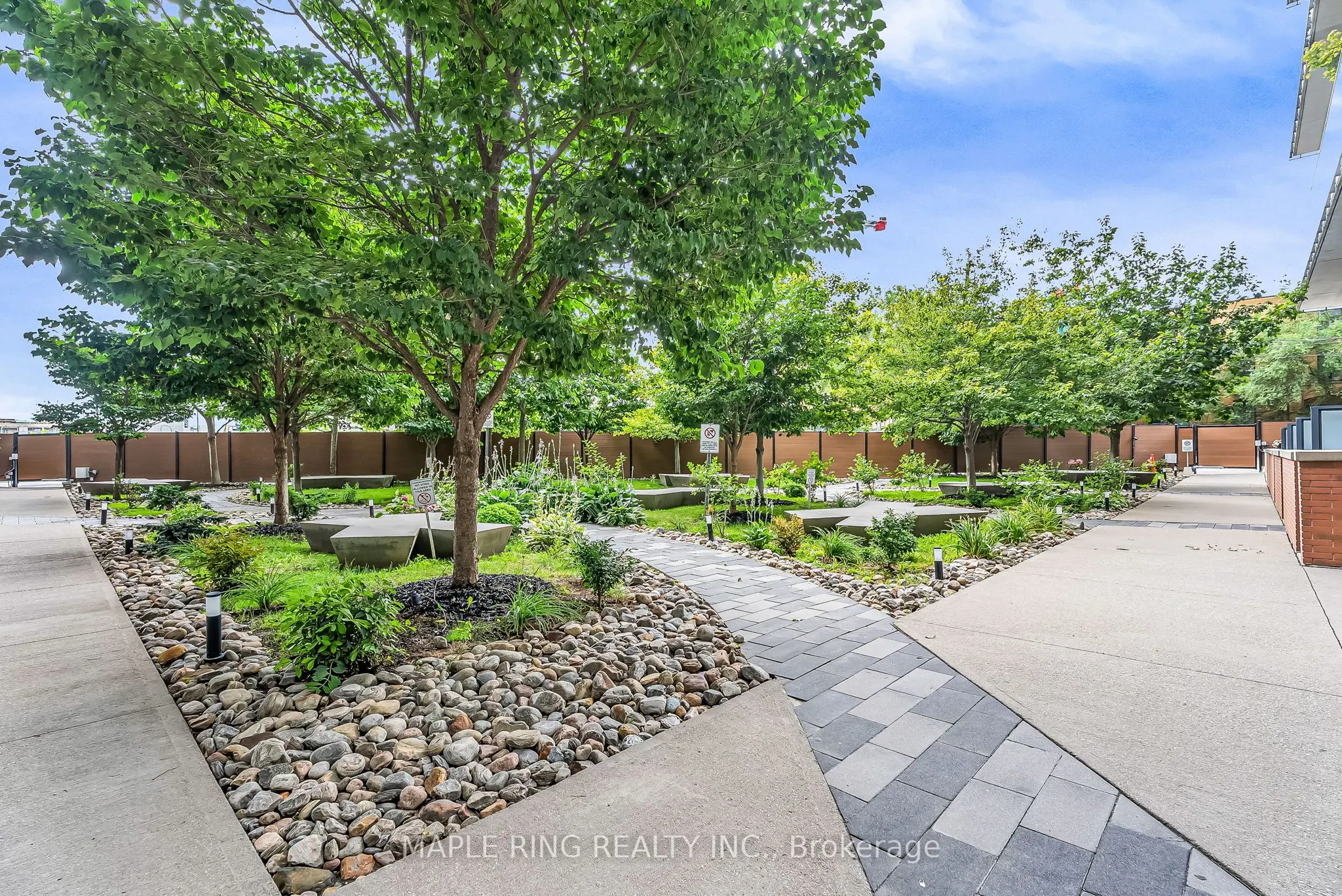 5 Hanna Avenue, #745