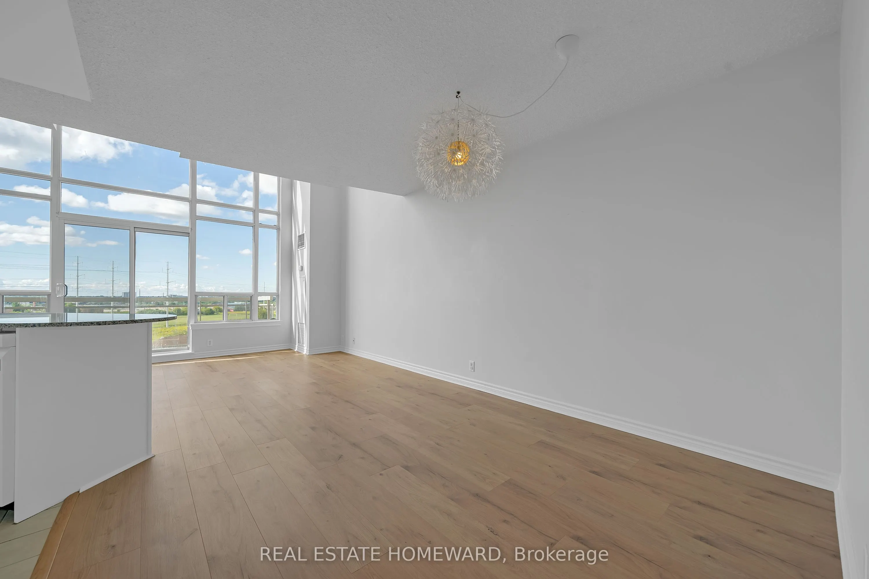 1720 Eglinton Avenue E, #812