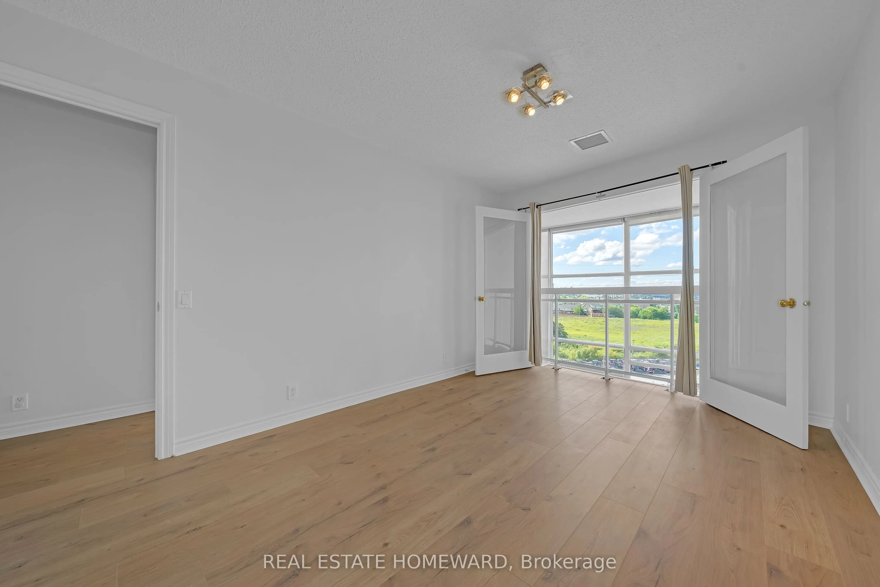 1720 Eglinton Avenue E, #812