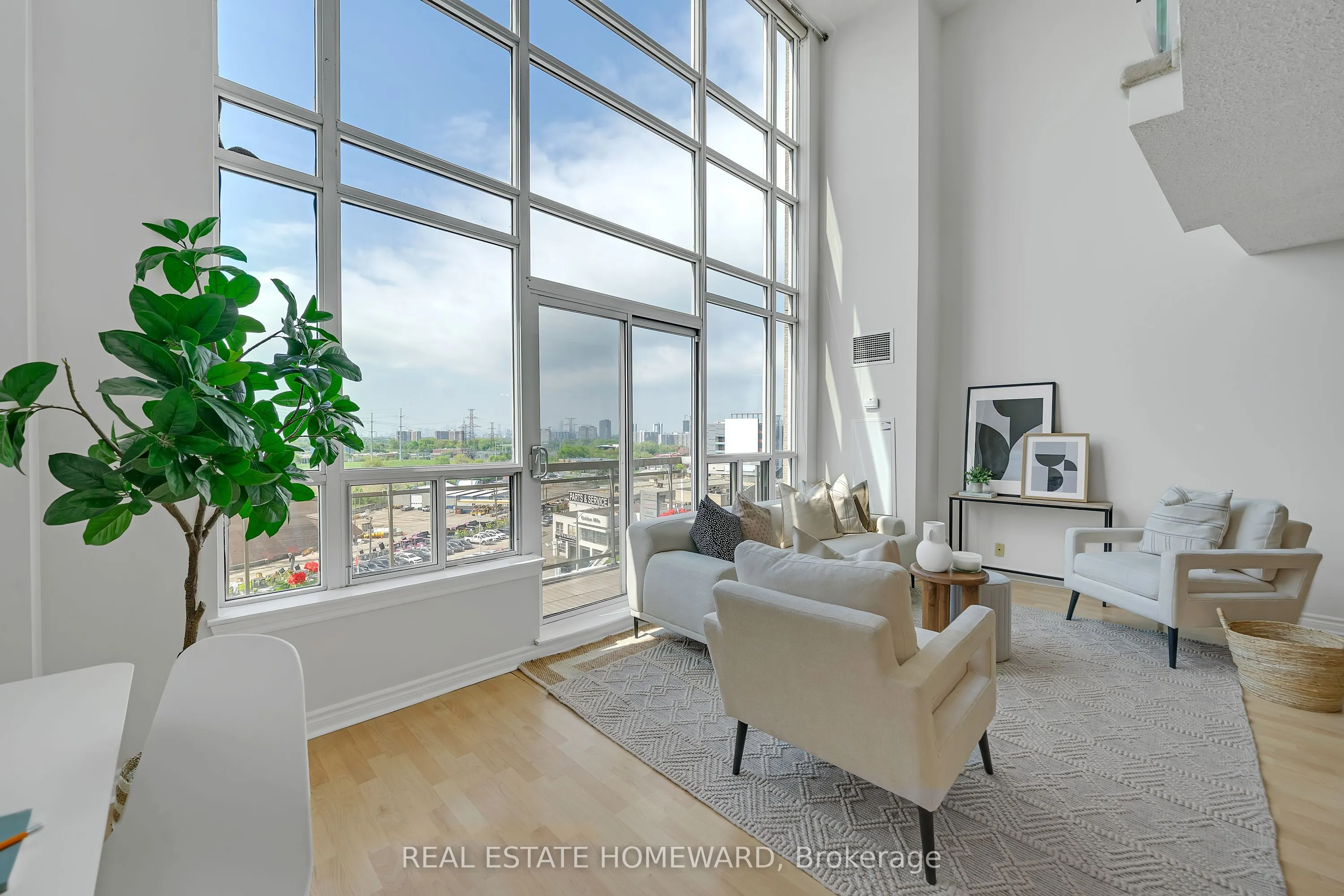 1720 Eglinton Avenue E, #812