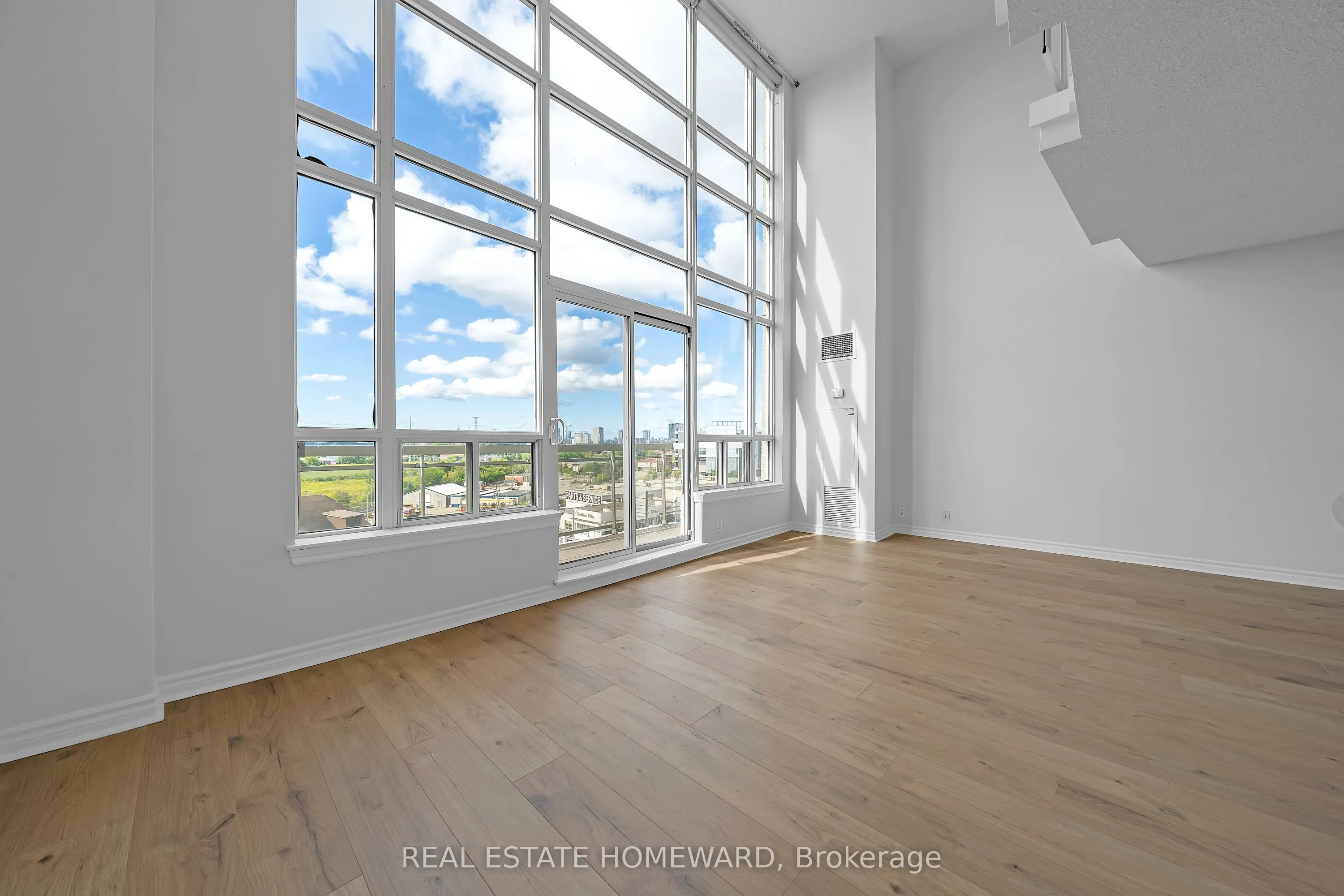 1720 Eglinton Avenue E, #812