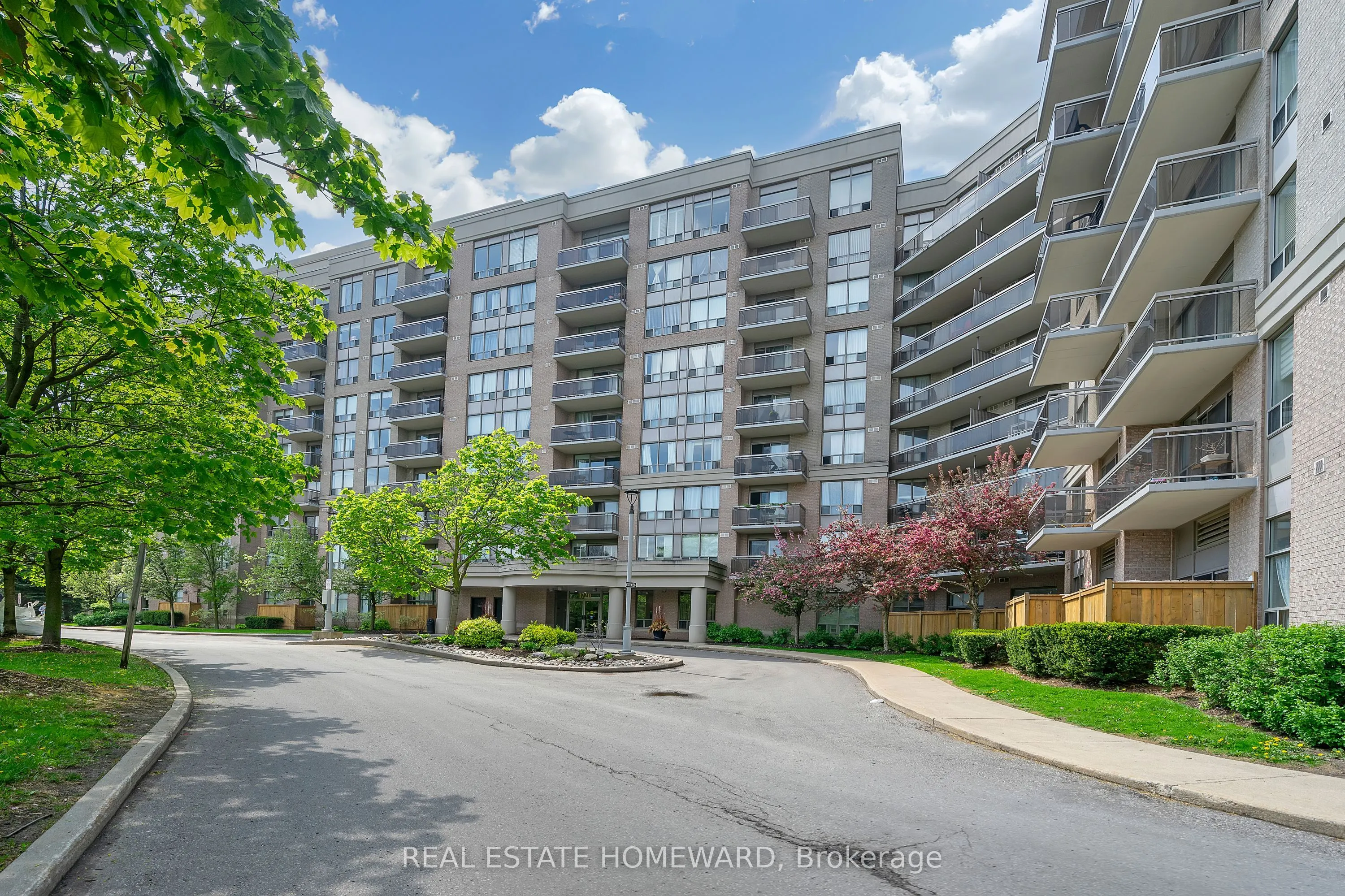 1720 Eglinton Avenue E, #812