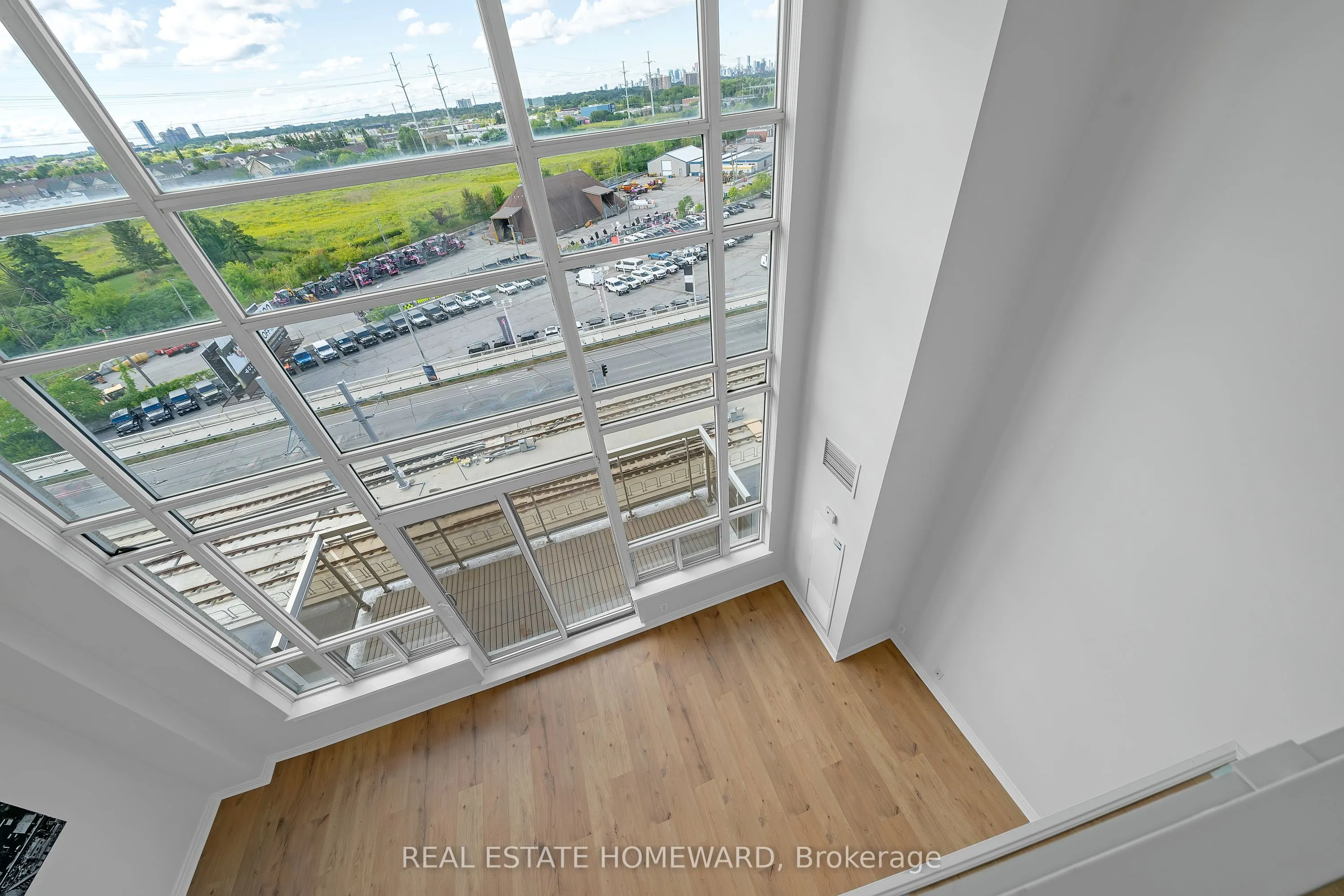 1720 Eglinton Avenue E, #812