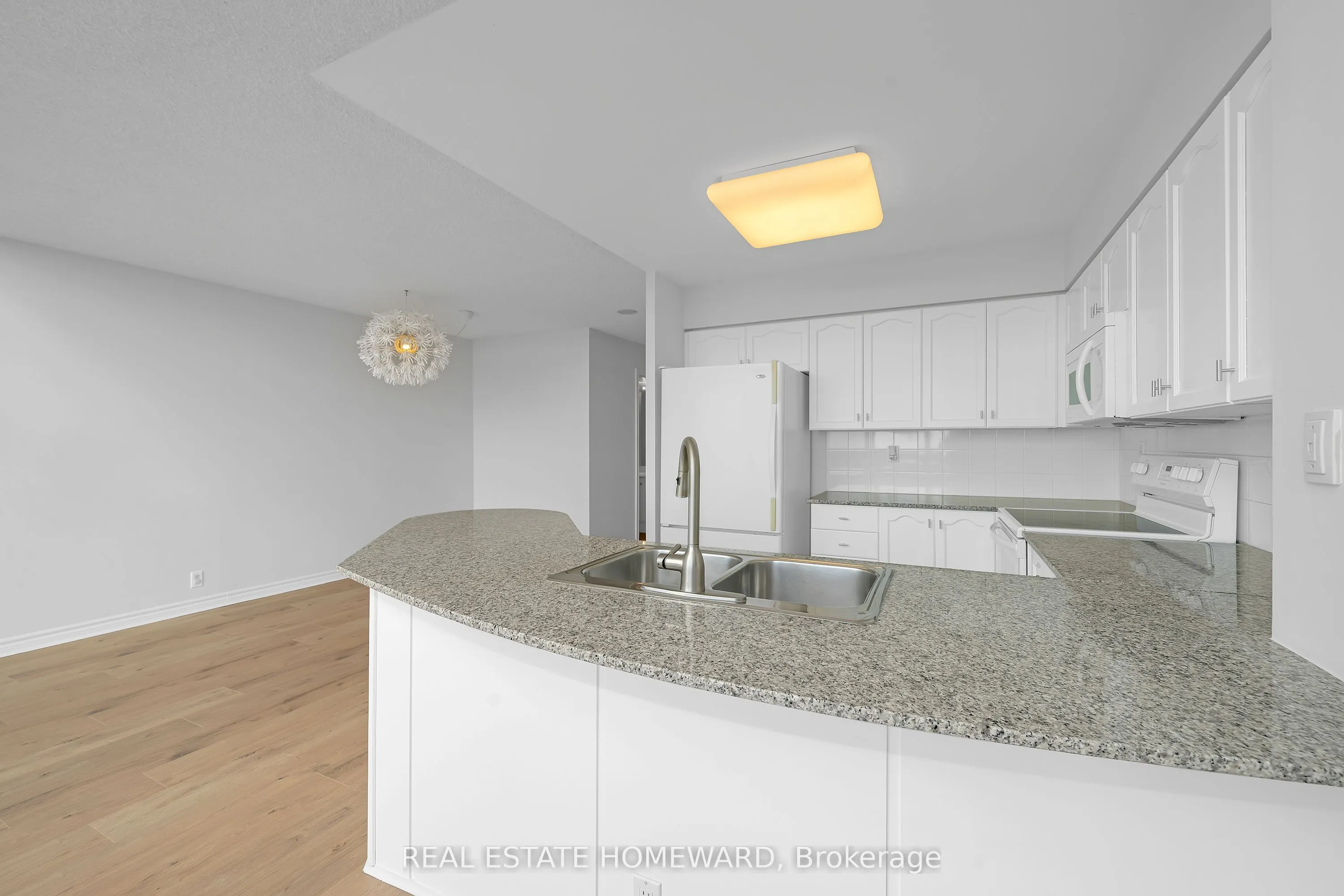 1720 Eglinton Avenue E, #812