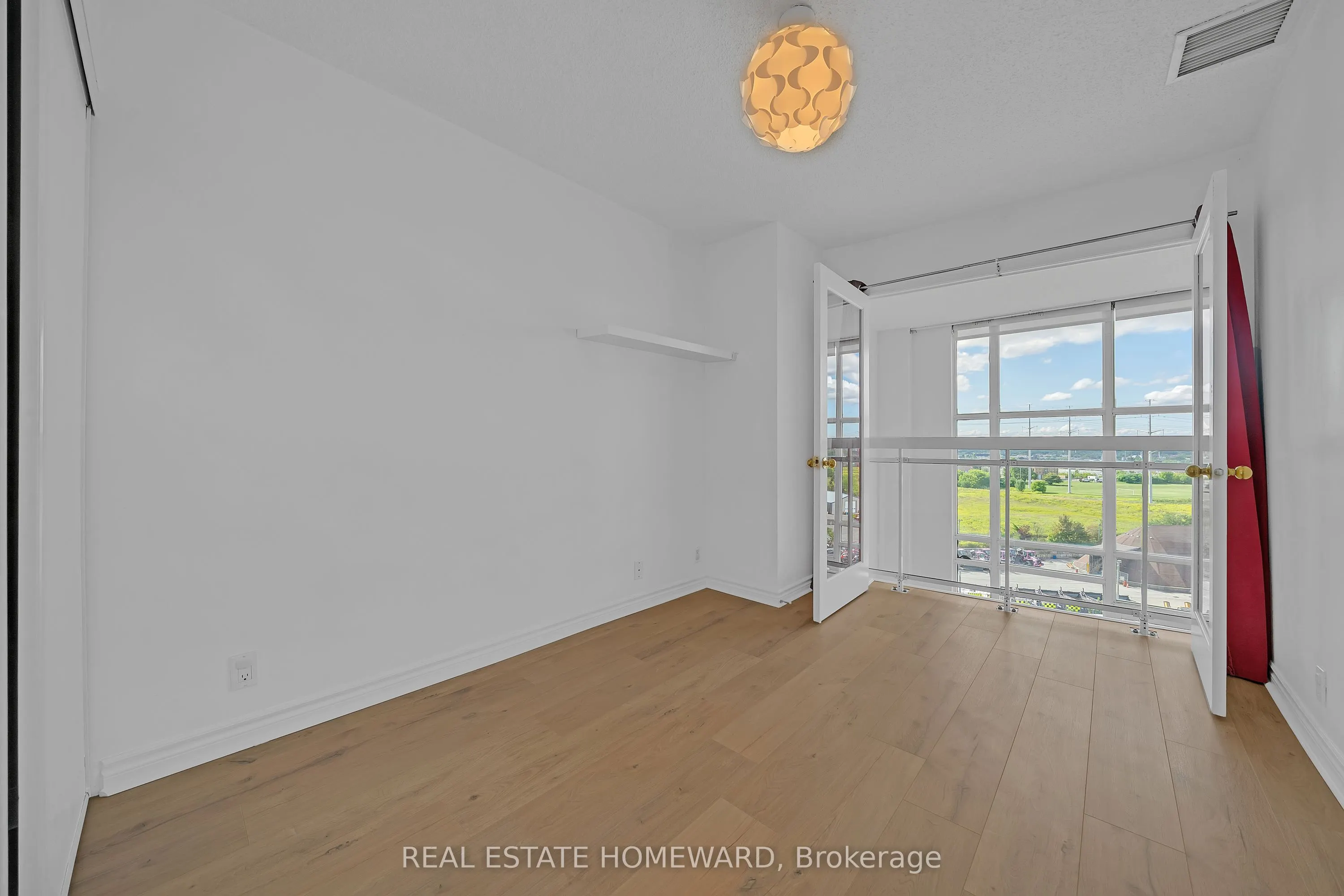 1720 Eglinton Avenue E, #812