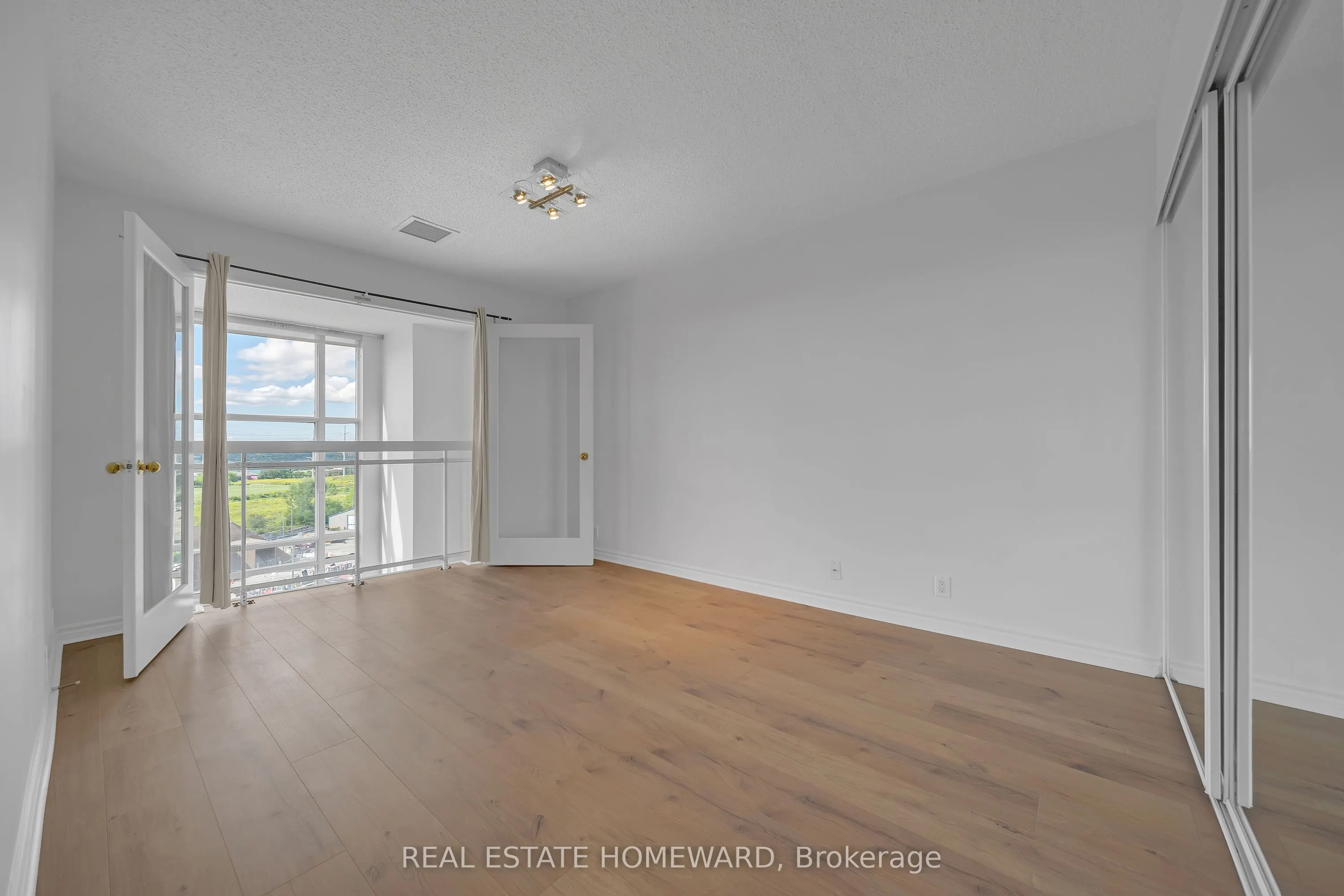 1720 Eglinton Avenue E, #812