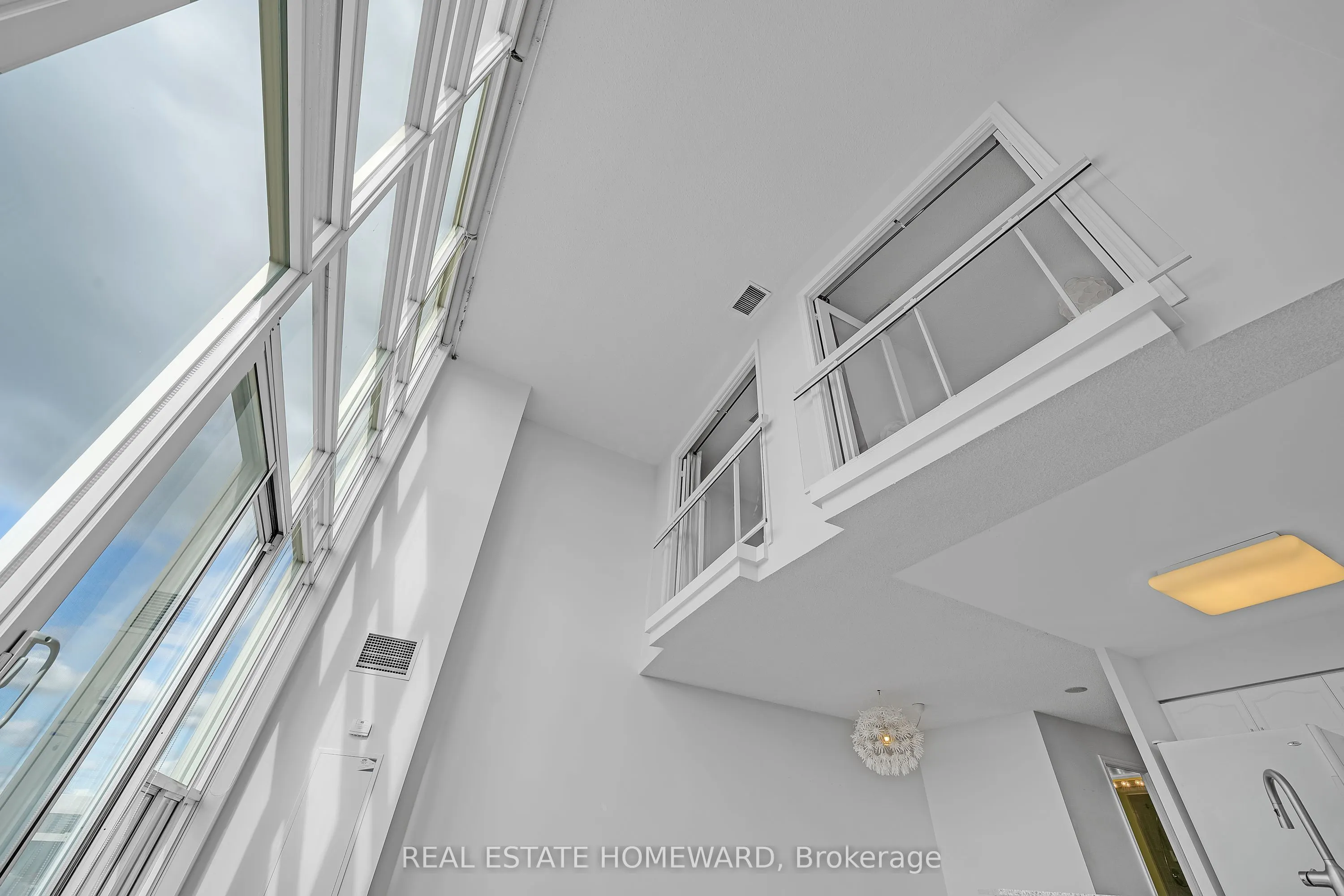 1720 Eglinton Avenue E, #812