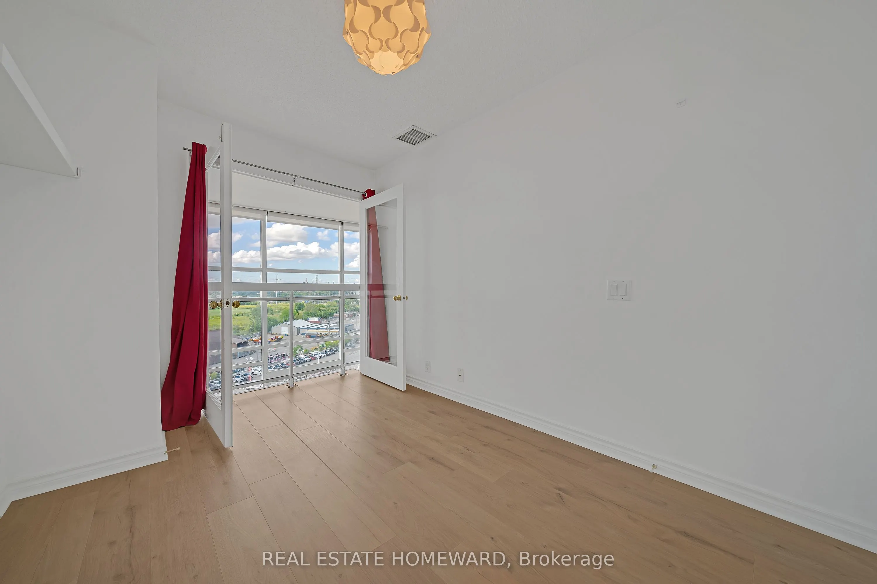 1720 Eglinton Avenue E, #812