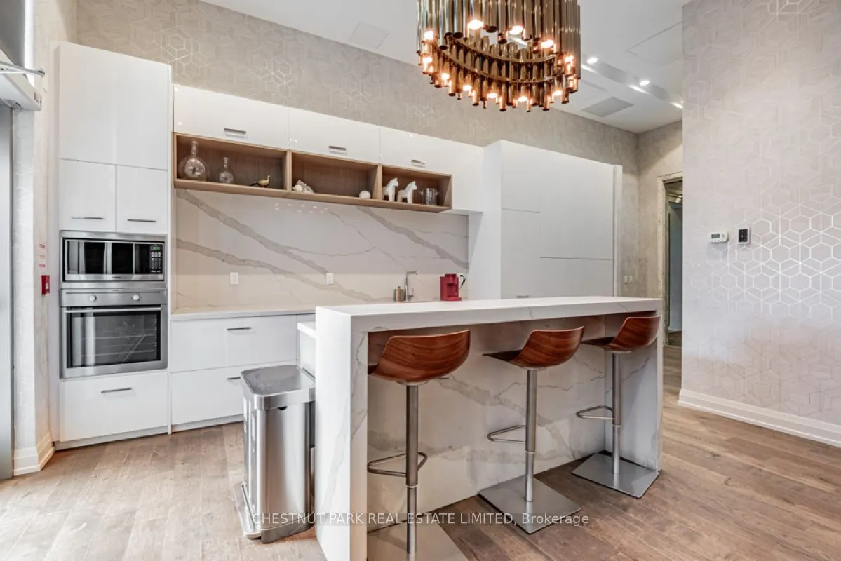 835 St. Clair Avenue W, #304