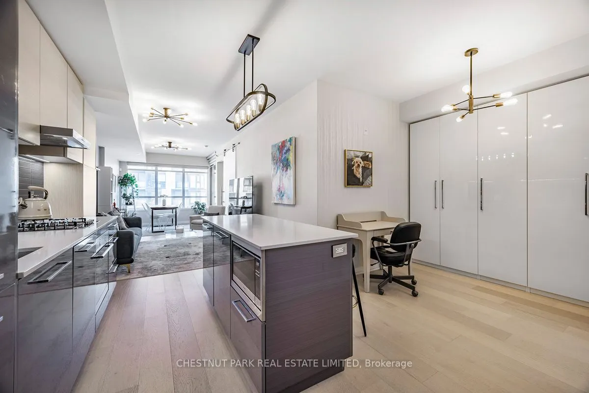 835 St. Clair Avenue W, #304