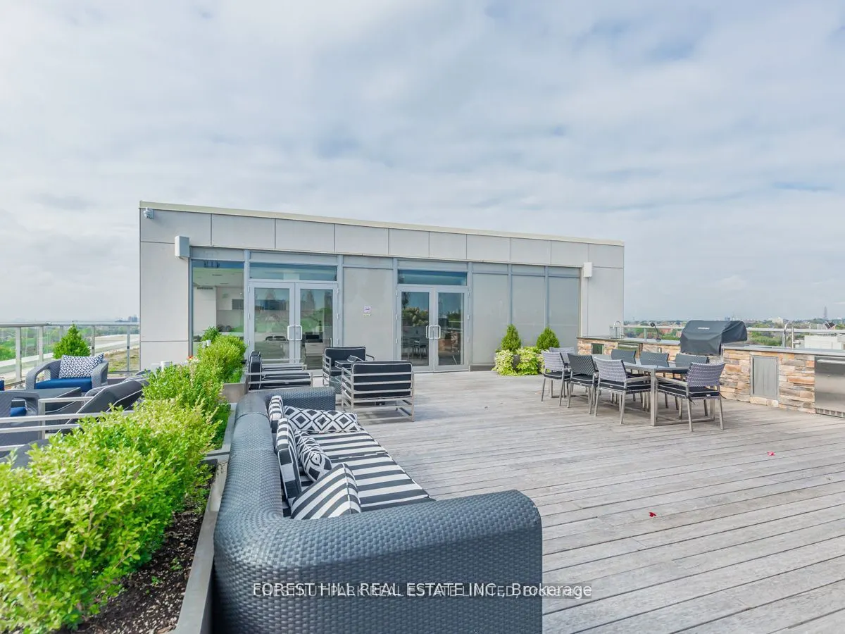835 St. Clair Avenue W, #304