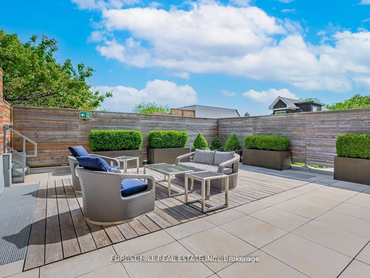 835 St. Clair Avenue W, #304