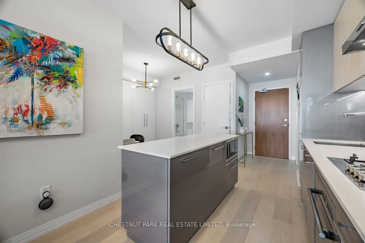 835 St. Clair Avenue W, #304
