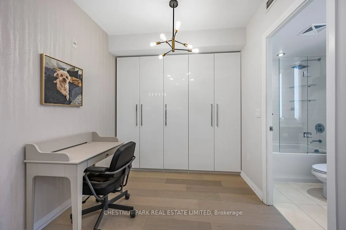 835 St. Clair Avenue W, #304